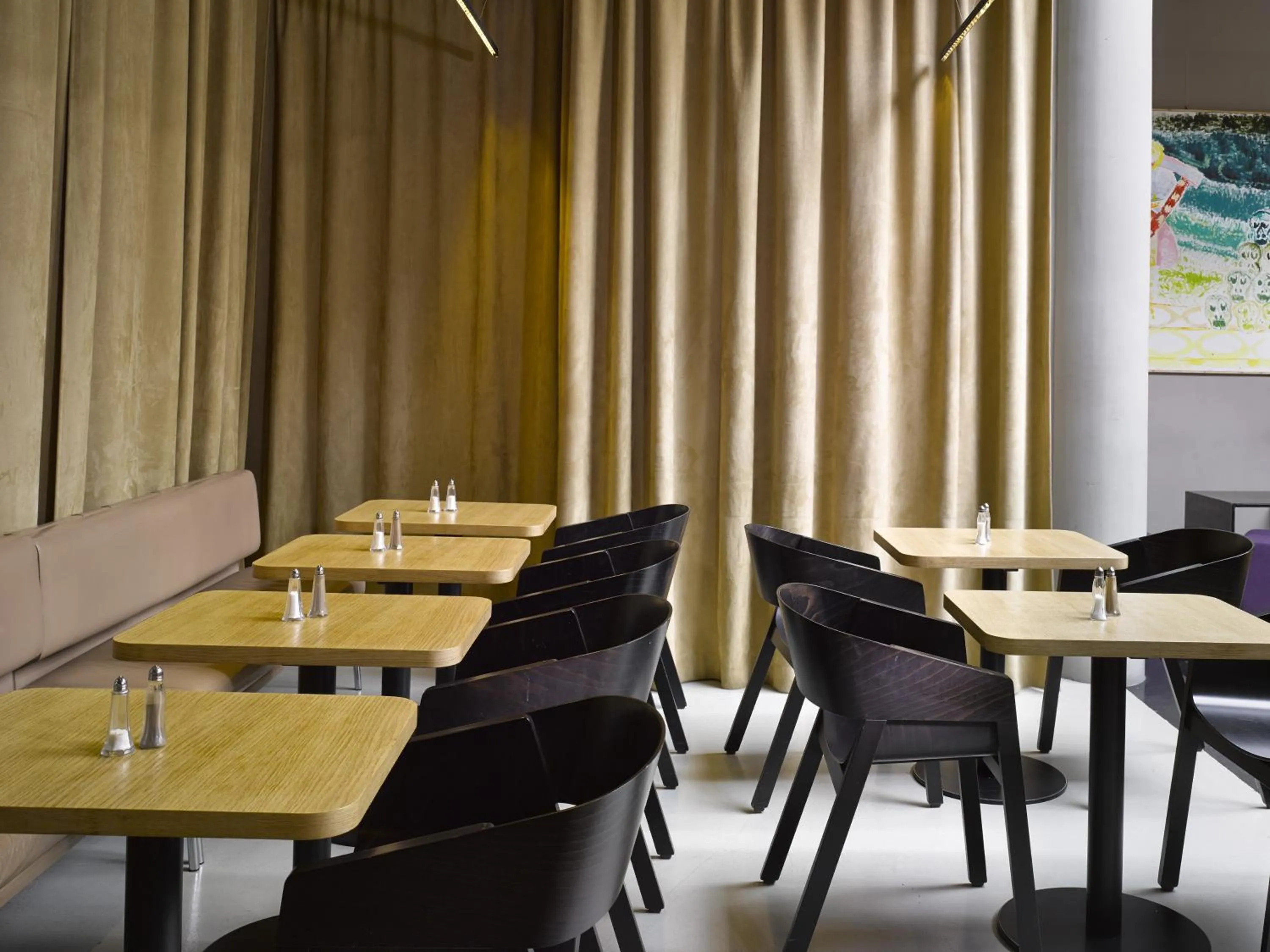 Restaurant/places to eat in The ICON Hotel