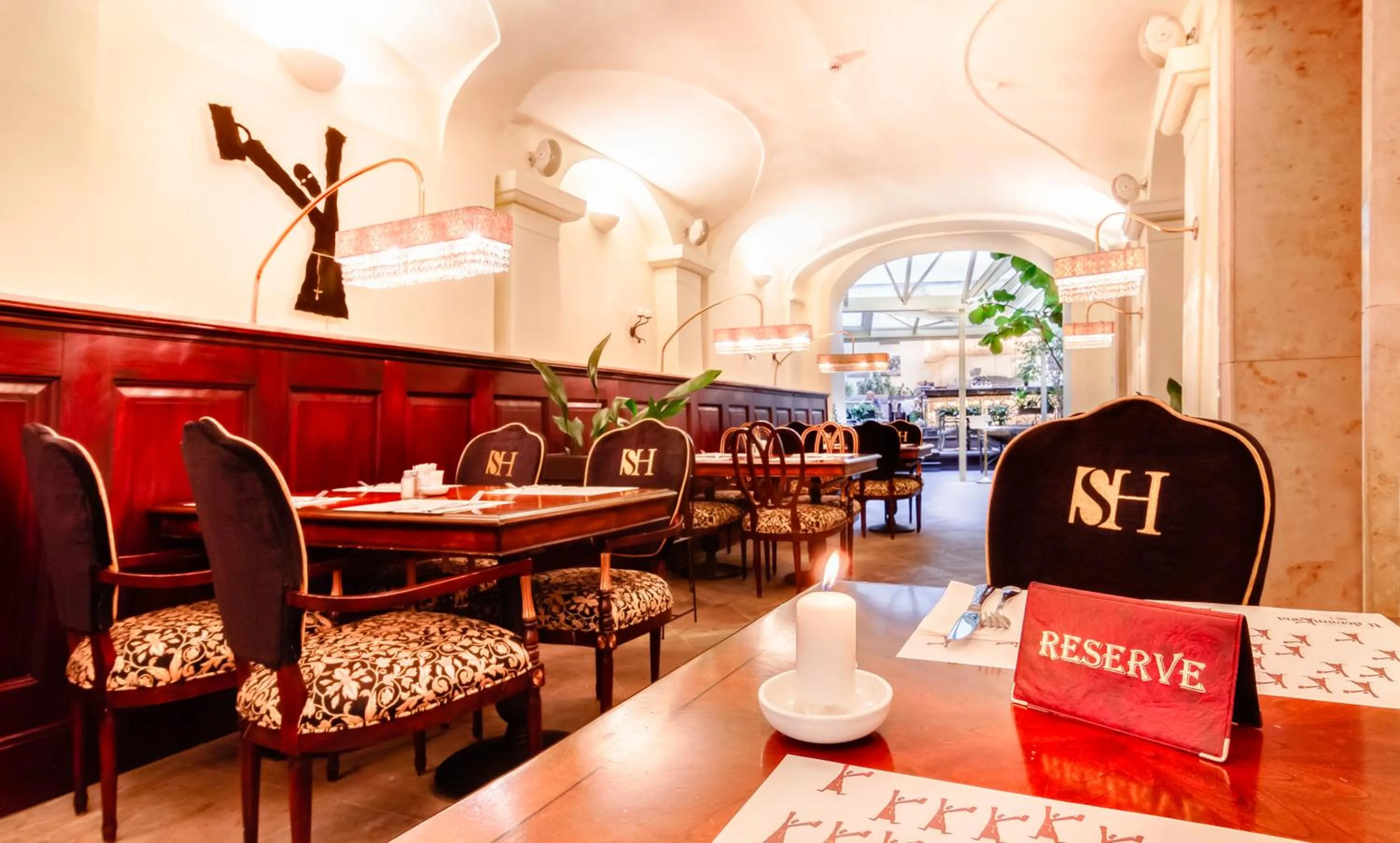 Restaurant/places to eat in The Dominican