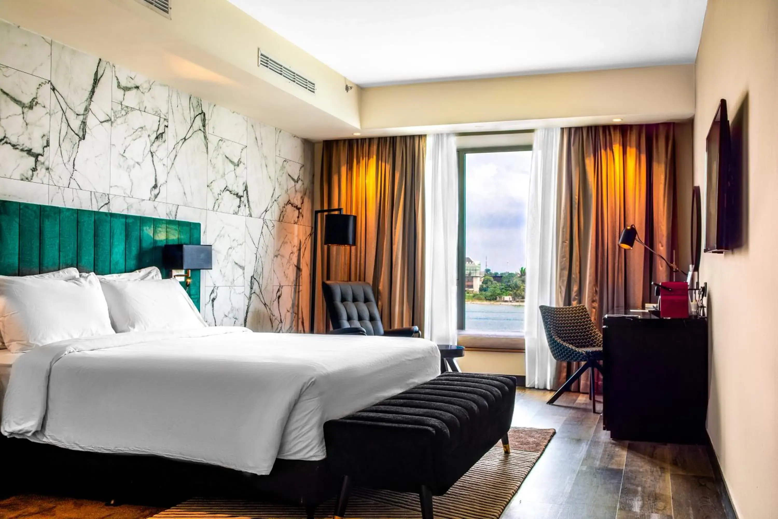 Premium Room with Lagoon View in Radisson Blu Anchorage Hotel Premium Room with Lagoon View in Radisson Blu Anchorage Hotel