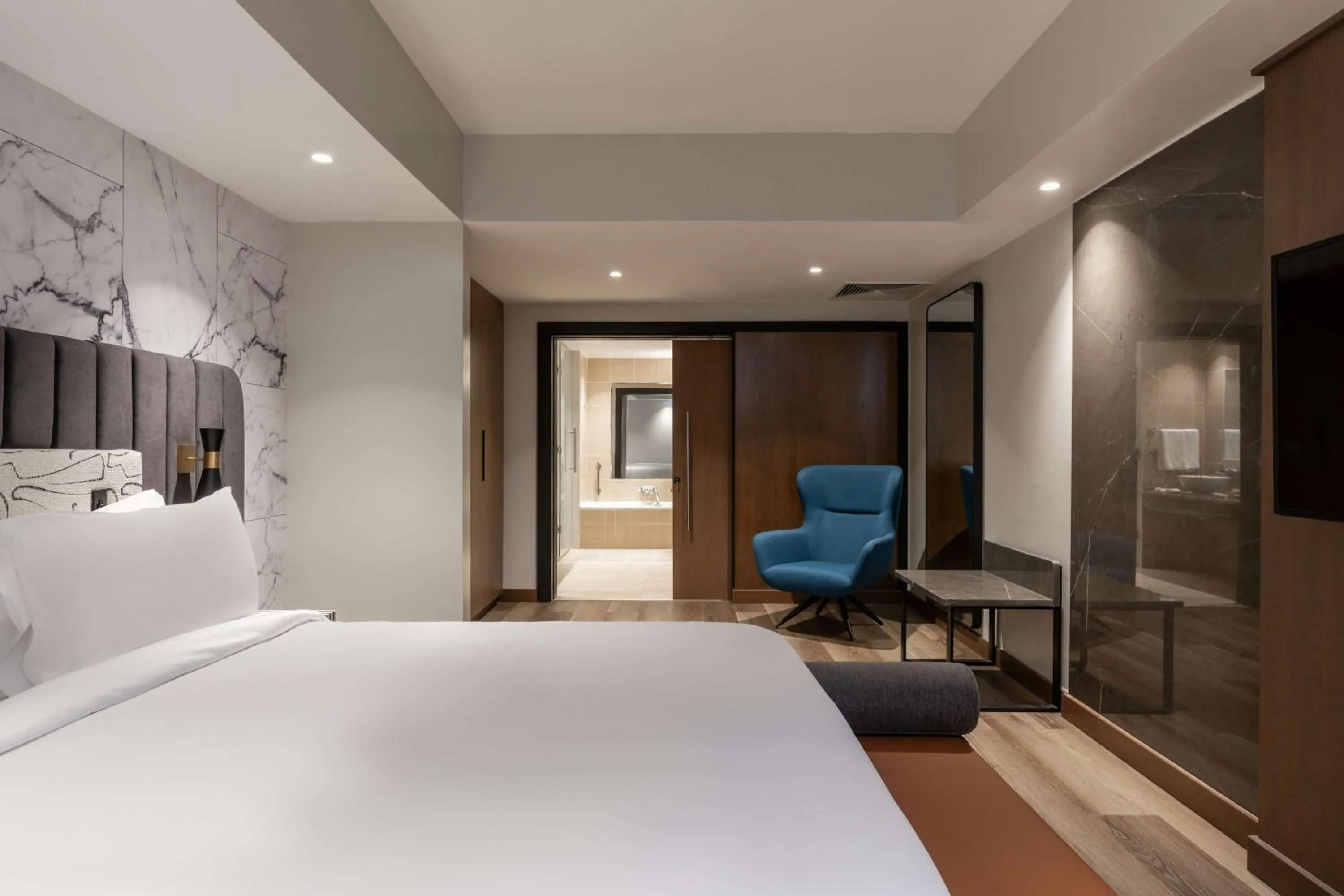 Photo of the whole room, Bed in Radisson Blu Anchorage Hotel