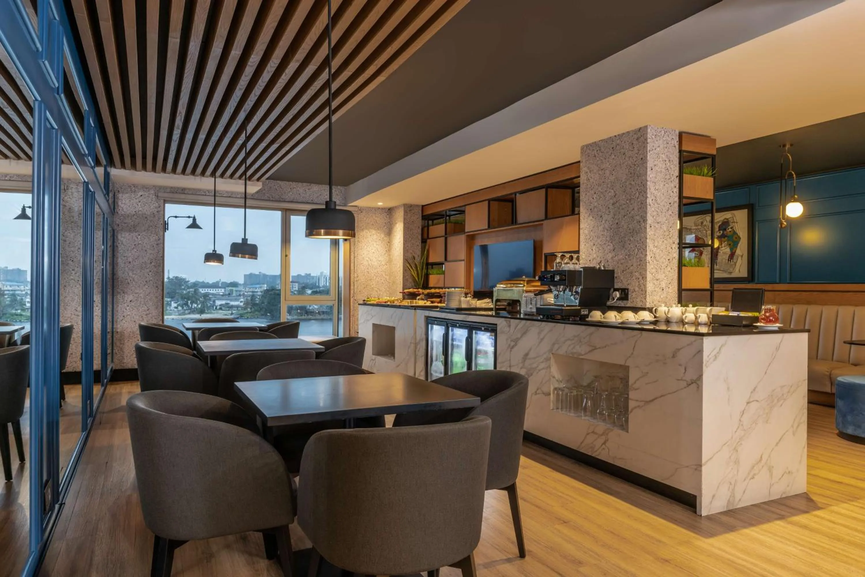 Lounge or bar in Radisson Blu Anchorage Hotel