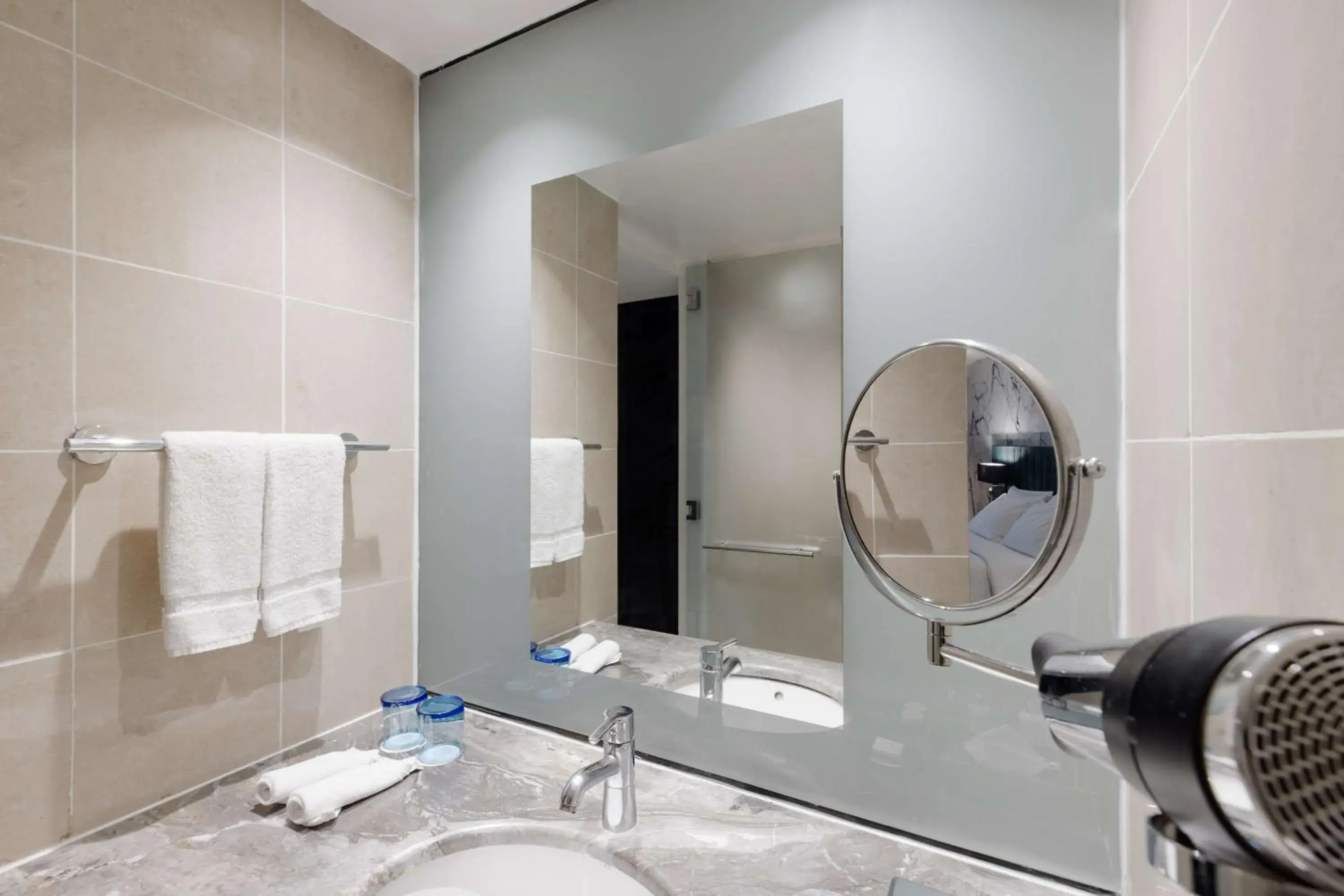 Premium Room with City View and Lounge Access in Radisson Blu Anchorage Hotel Premium Room with City View and Lounge Access in Radisson Blu Anchorage Hotel