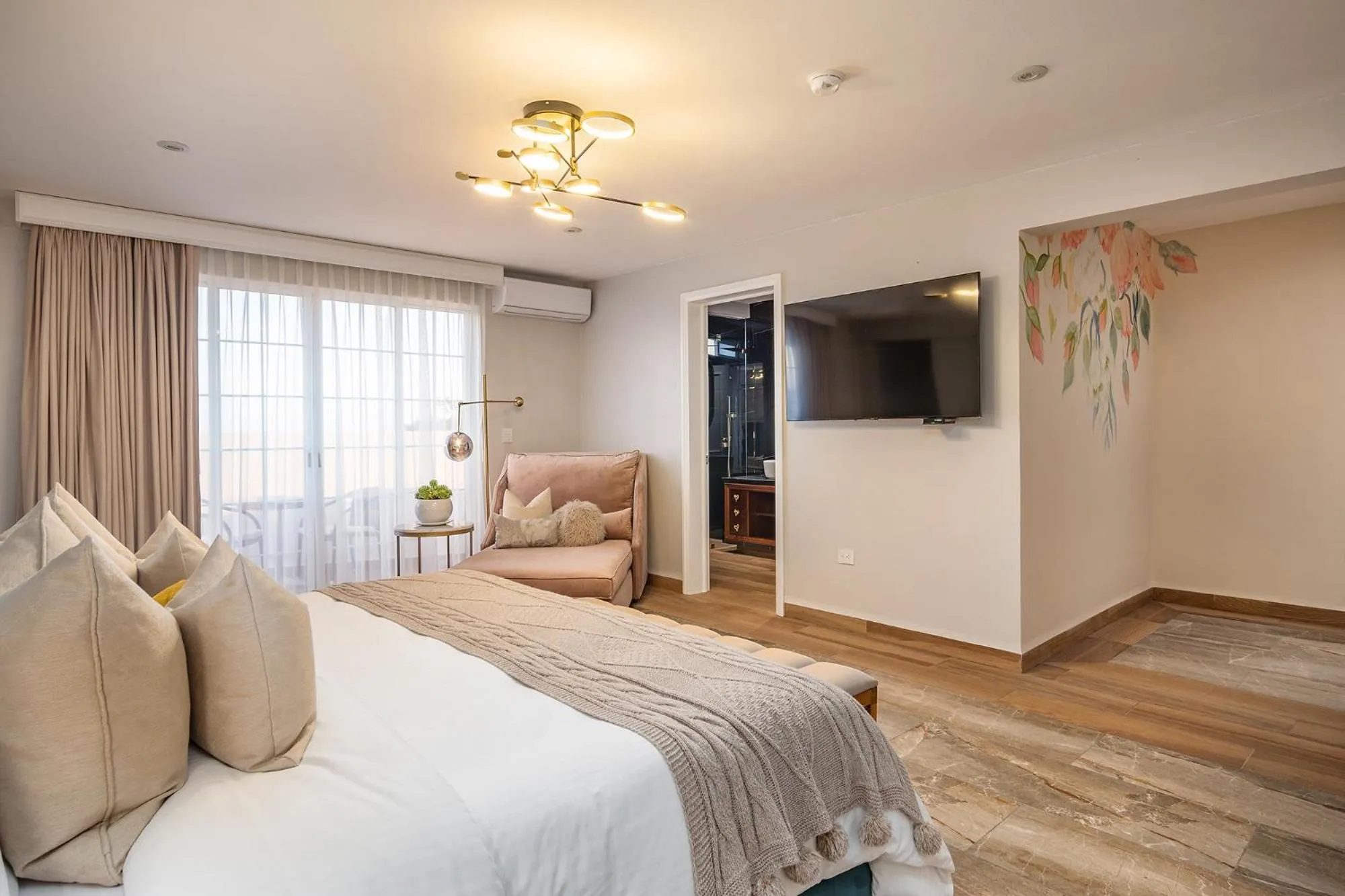 TV and multimedia, Bed in Hotel Casa Arum