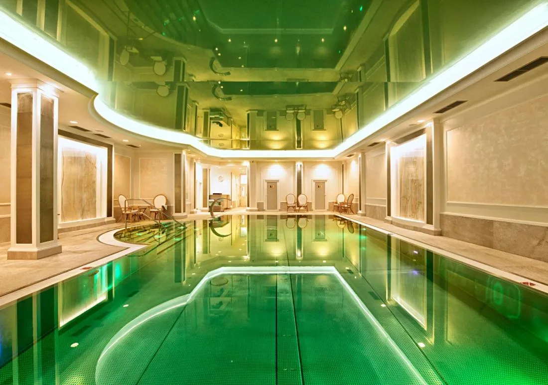 Swimming pool in Parkhotel Richmond