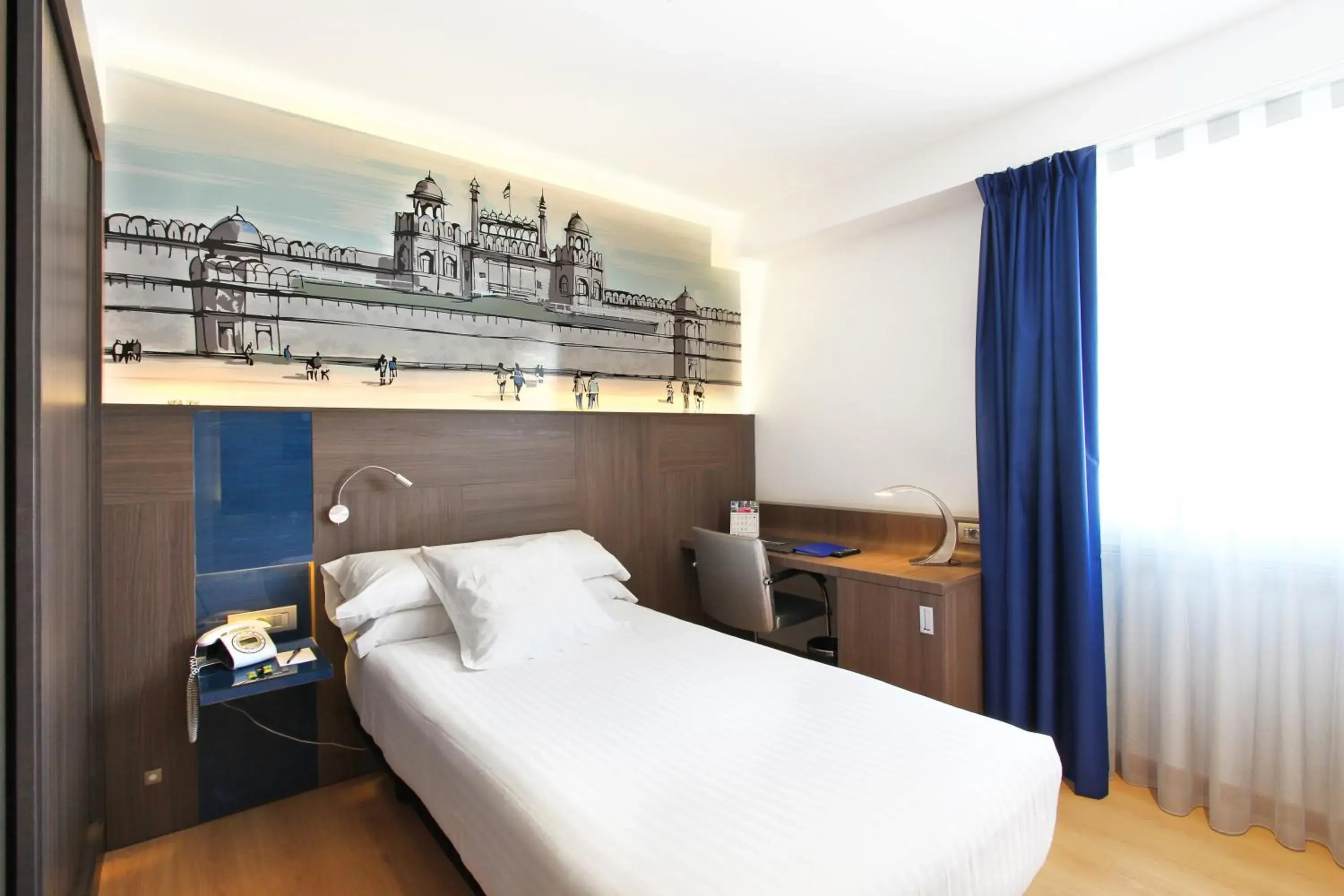 Photo of the whole room, Bed in Eurostars Blue Coruña Photo of the whole room, Bed in Eurostars Blue Coruña