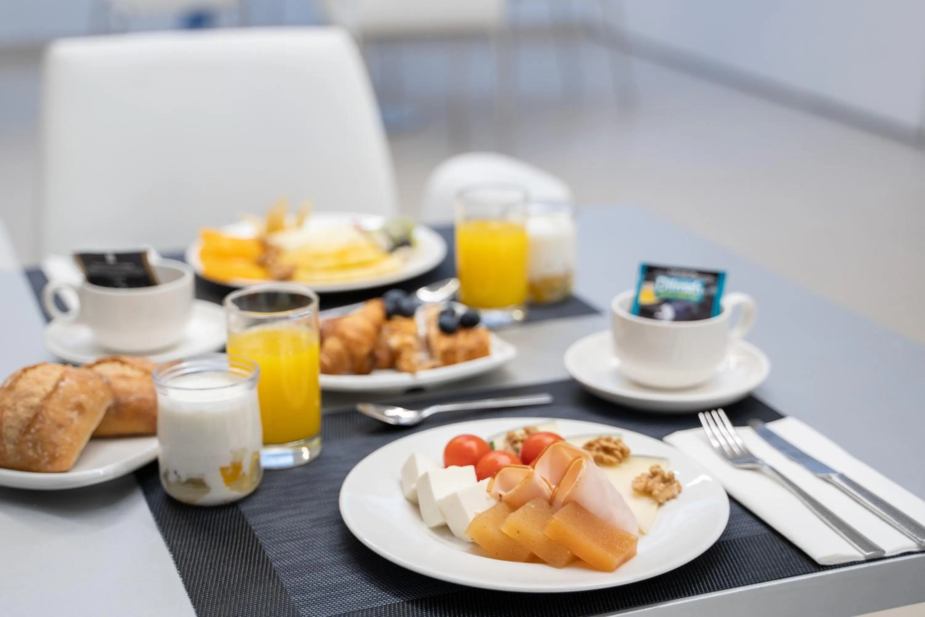 Food and drinks in Eurostars Blue Coruña