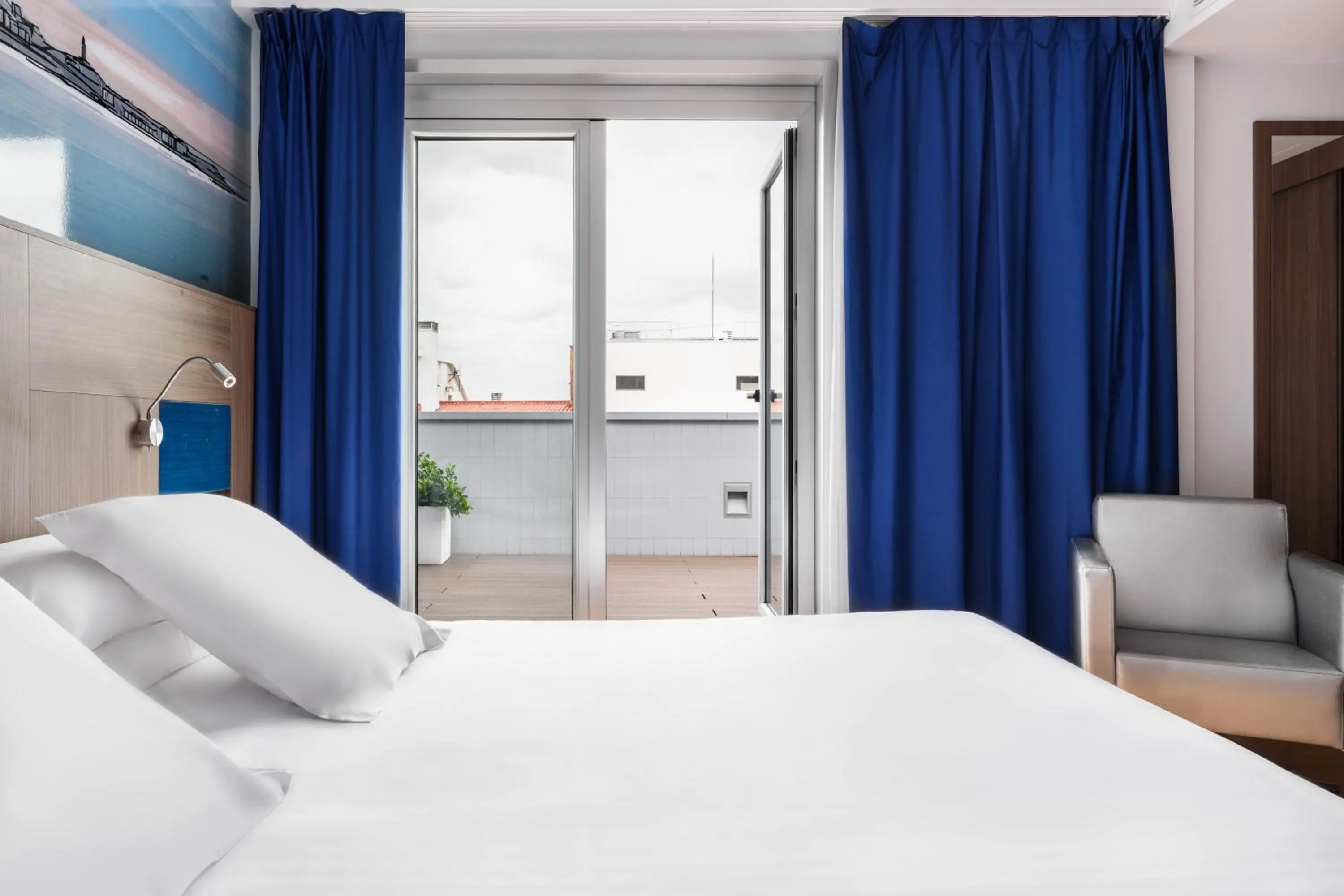 Bed in Eurostars Blue Coruña