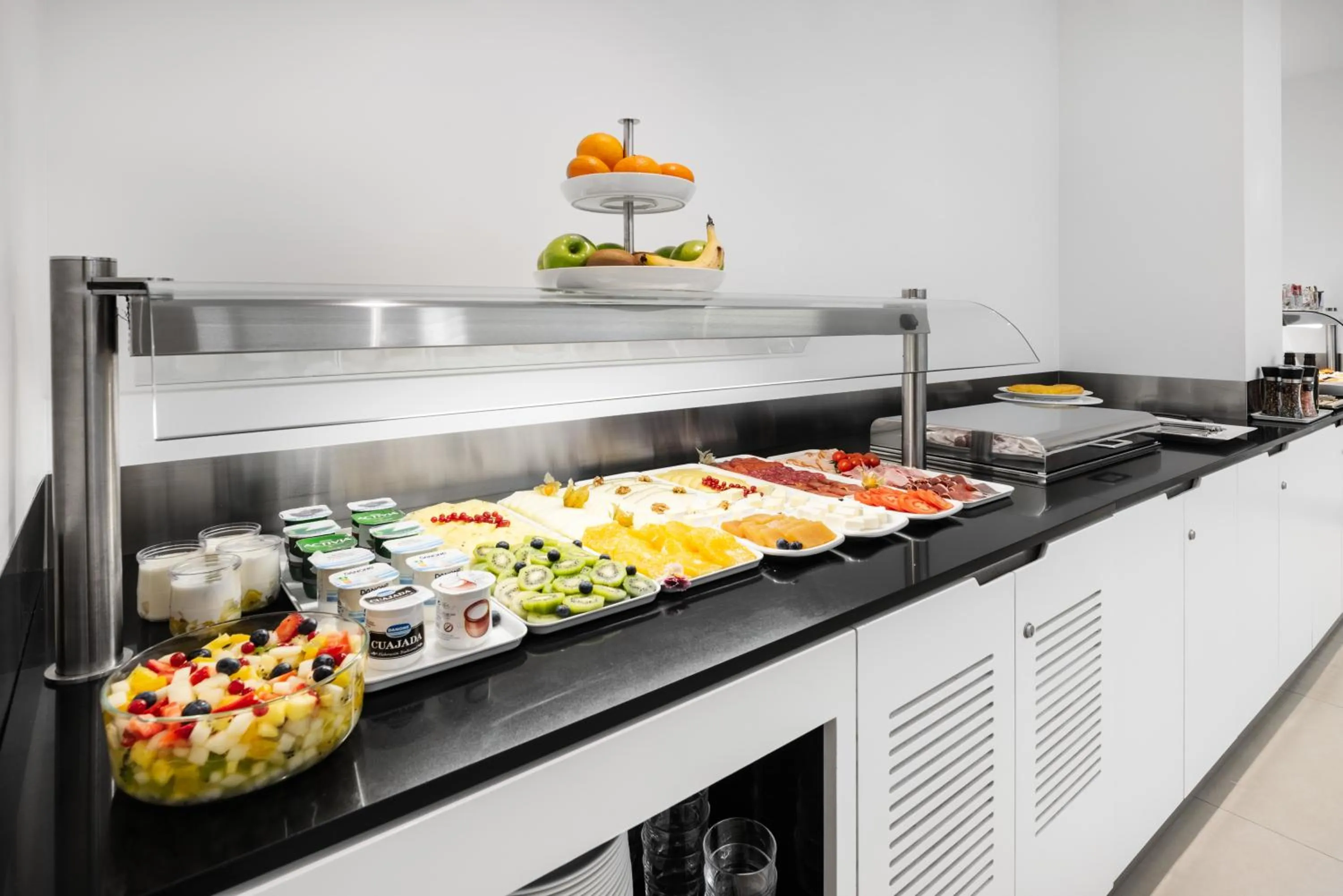 Food and drinks in Eurostars Blue Coruña