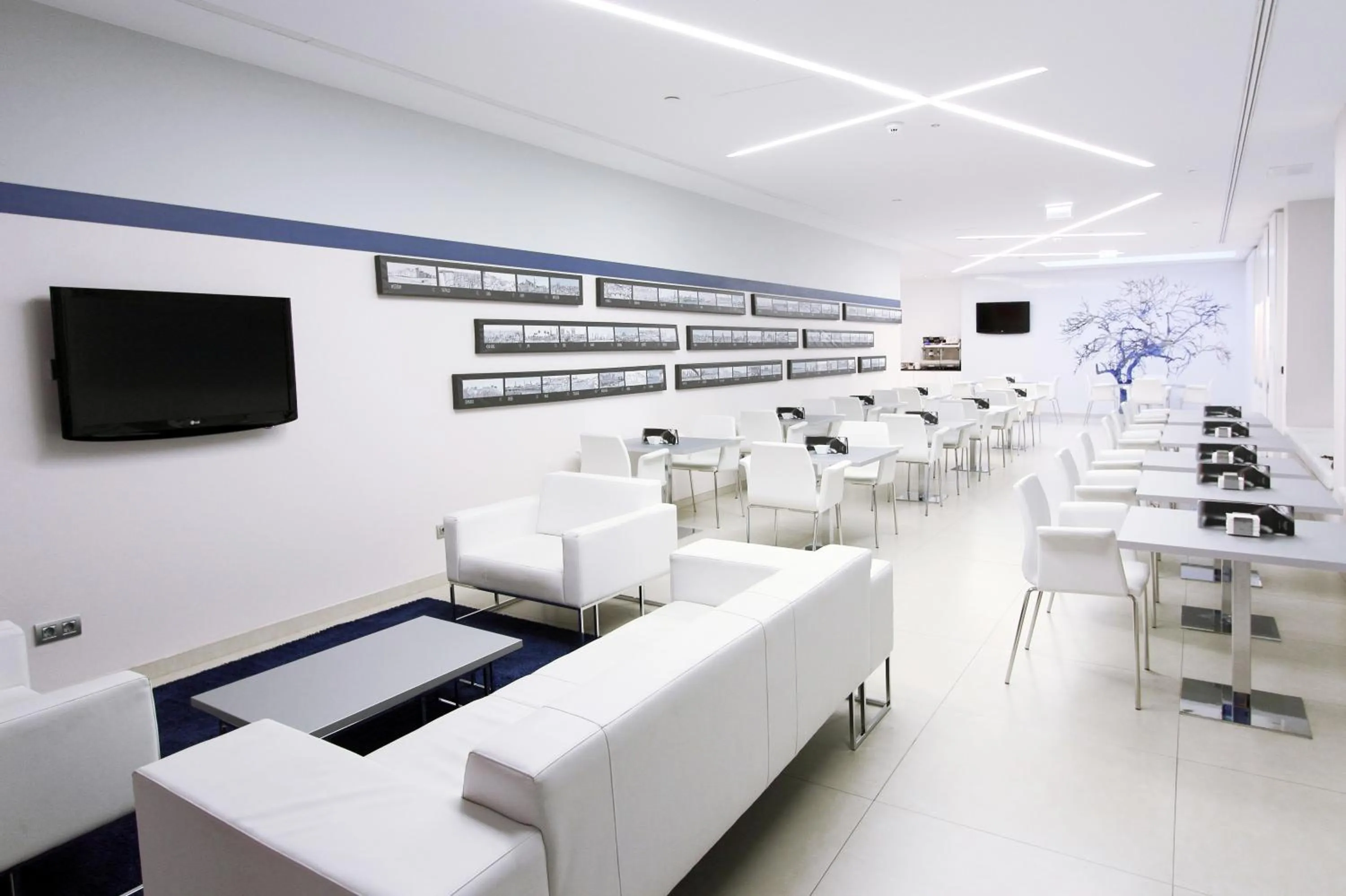 Lounge or bar in Eurostars Blue Coruña