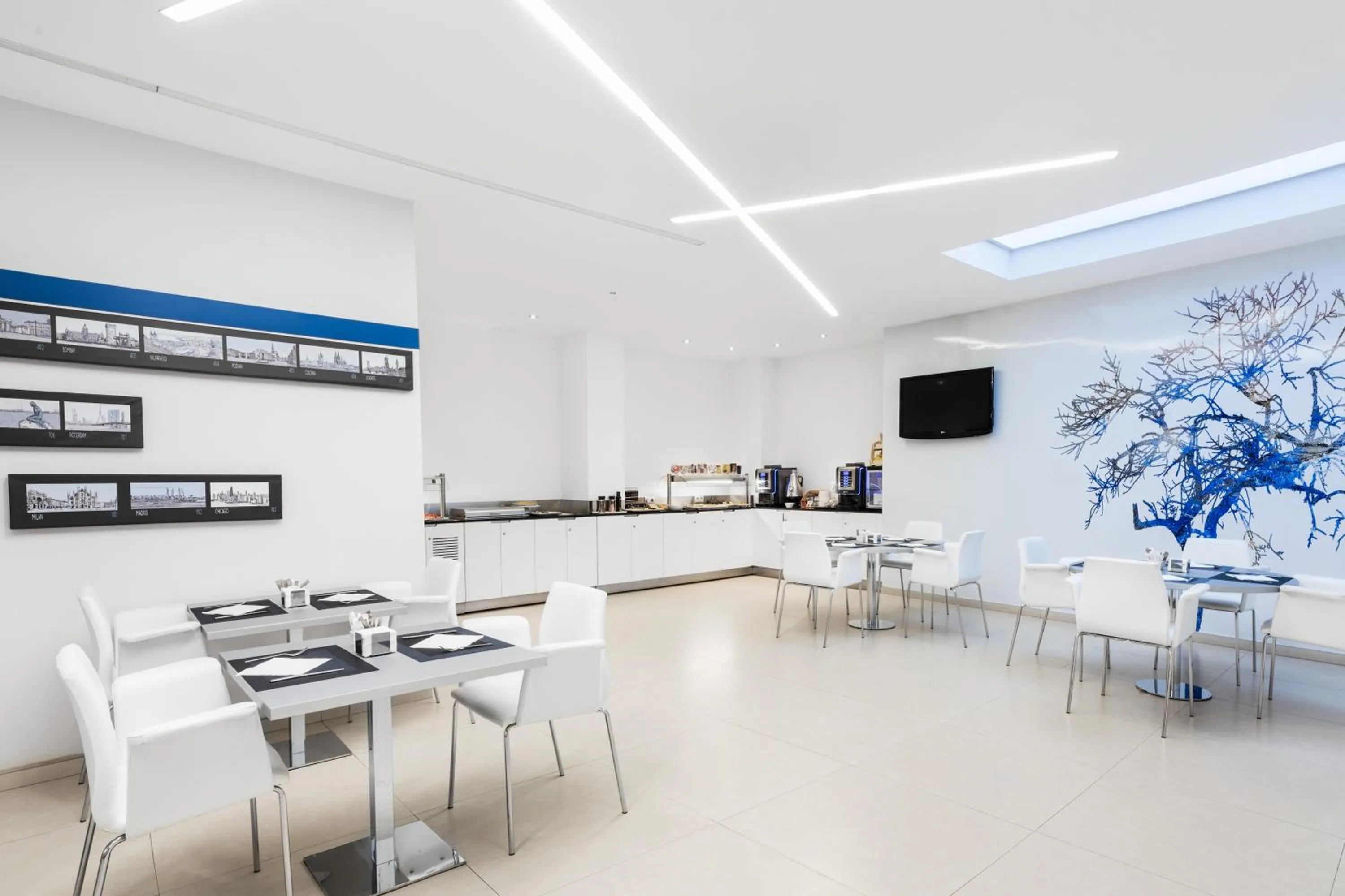 Dining area in Eurostars Blue Coruña