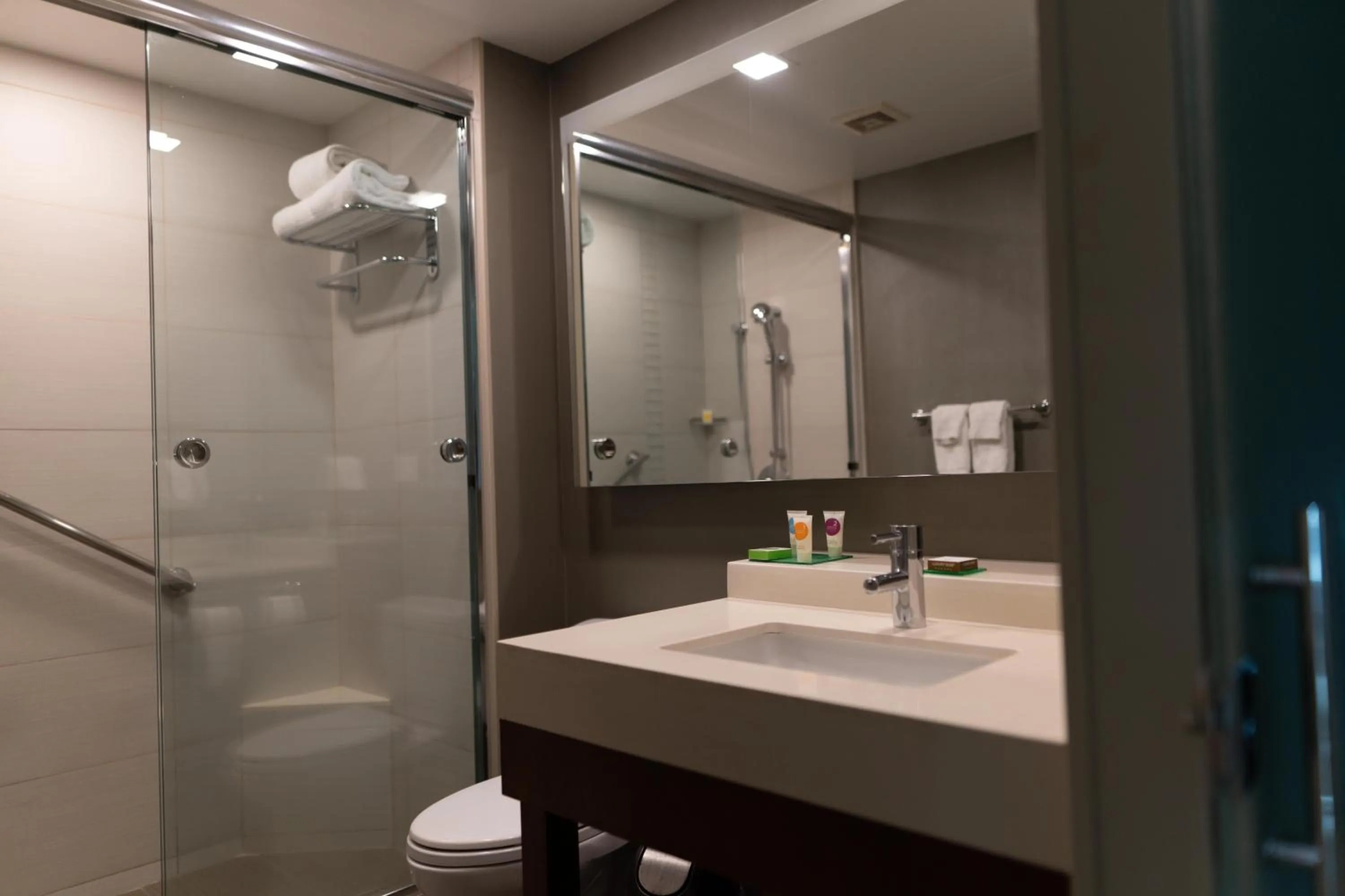 Bathroom in MARINN PLACE Financial District