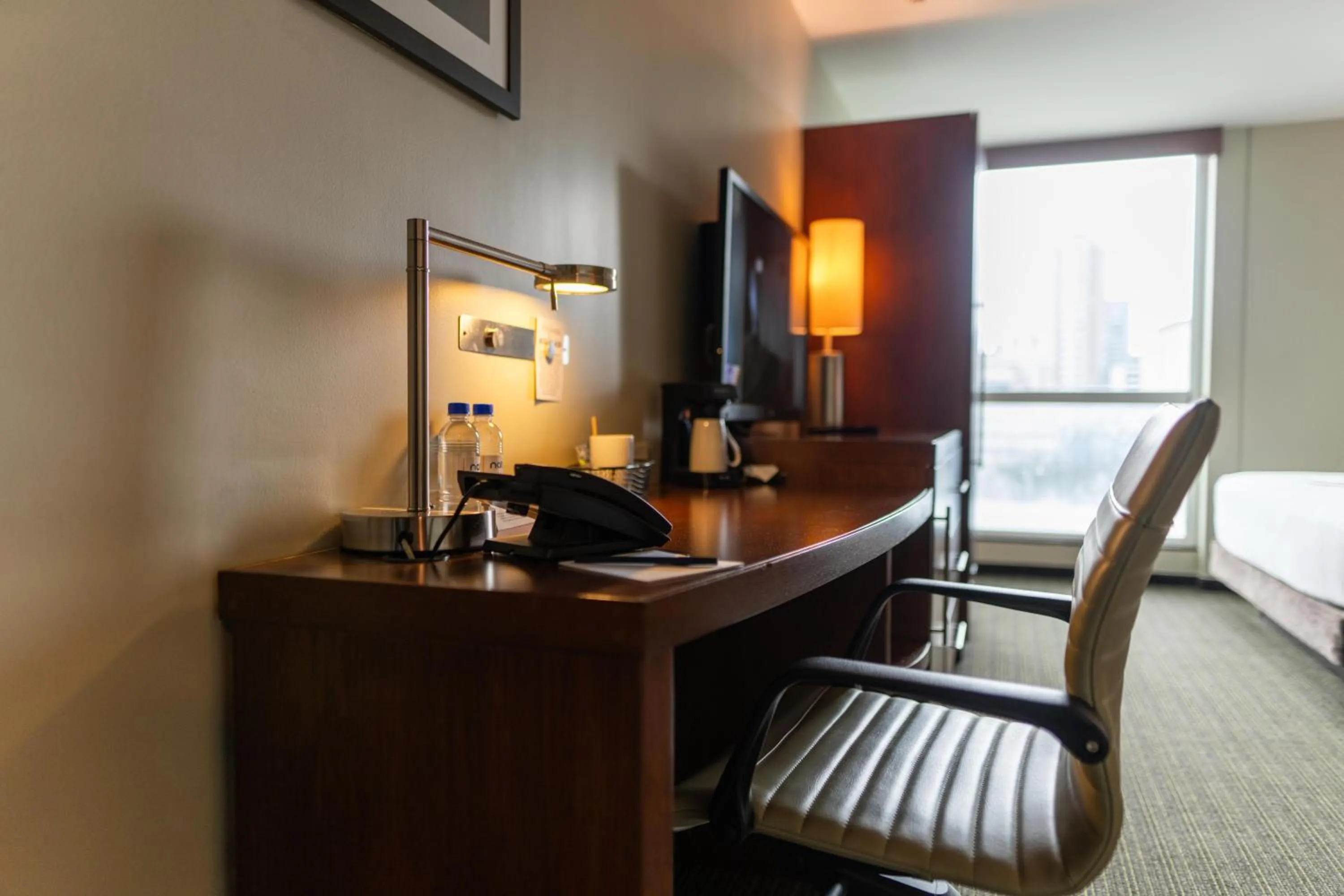 Seating area, Bed in MARINN PLACE Financial District