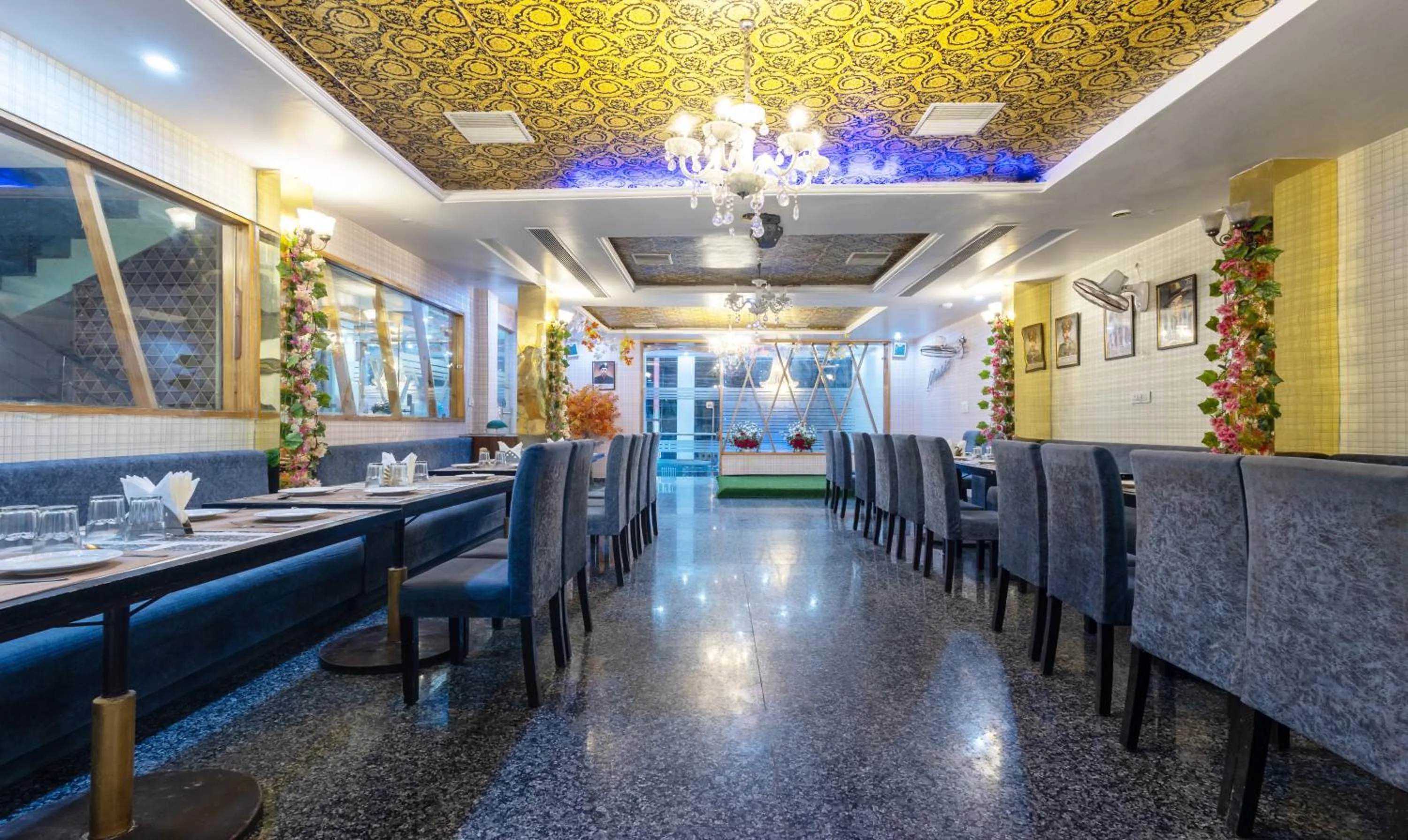 Restaurant/places to eat in Treebo Shakuntalam, Near Lucknow Airport