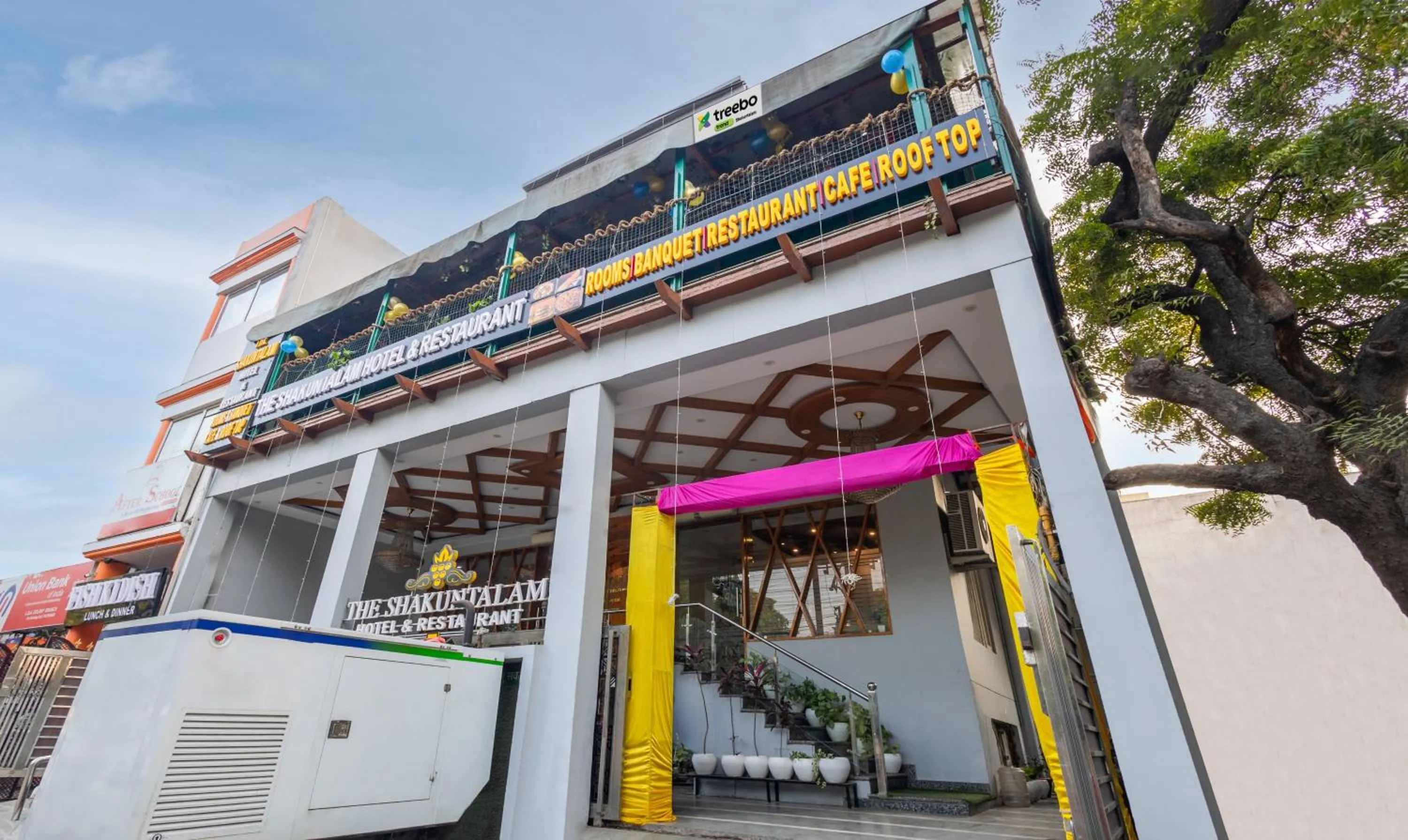 Facade/entrance in Treebo Shakuntalam, Near Lucknow Airport