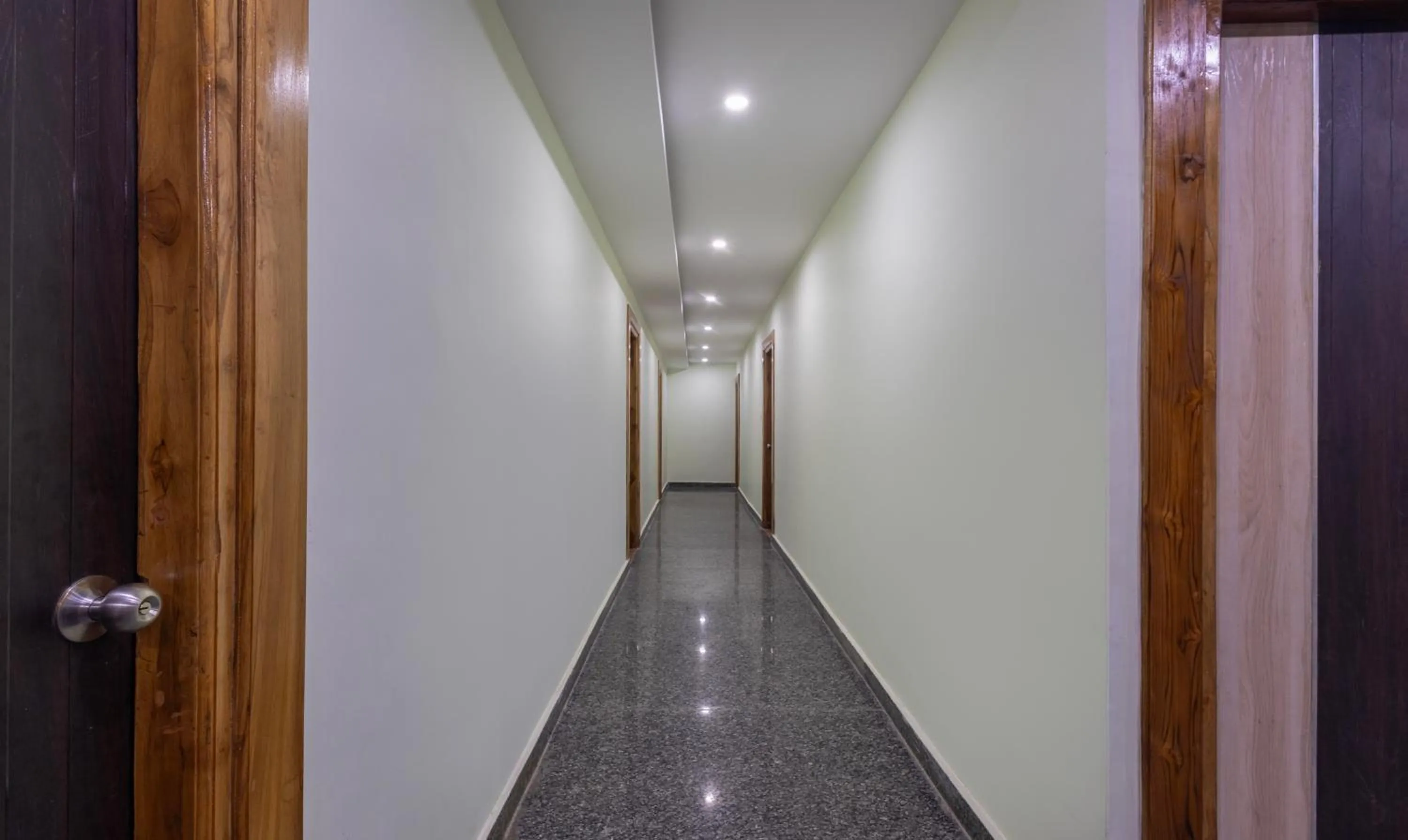 Lobby or reception in Treebo Shakuntalam, Near Lucknow Airport