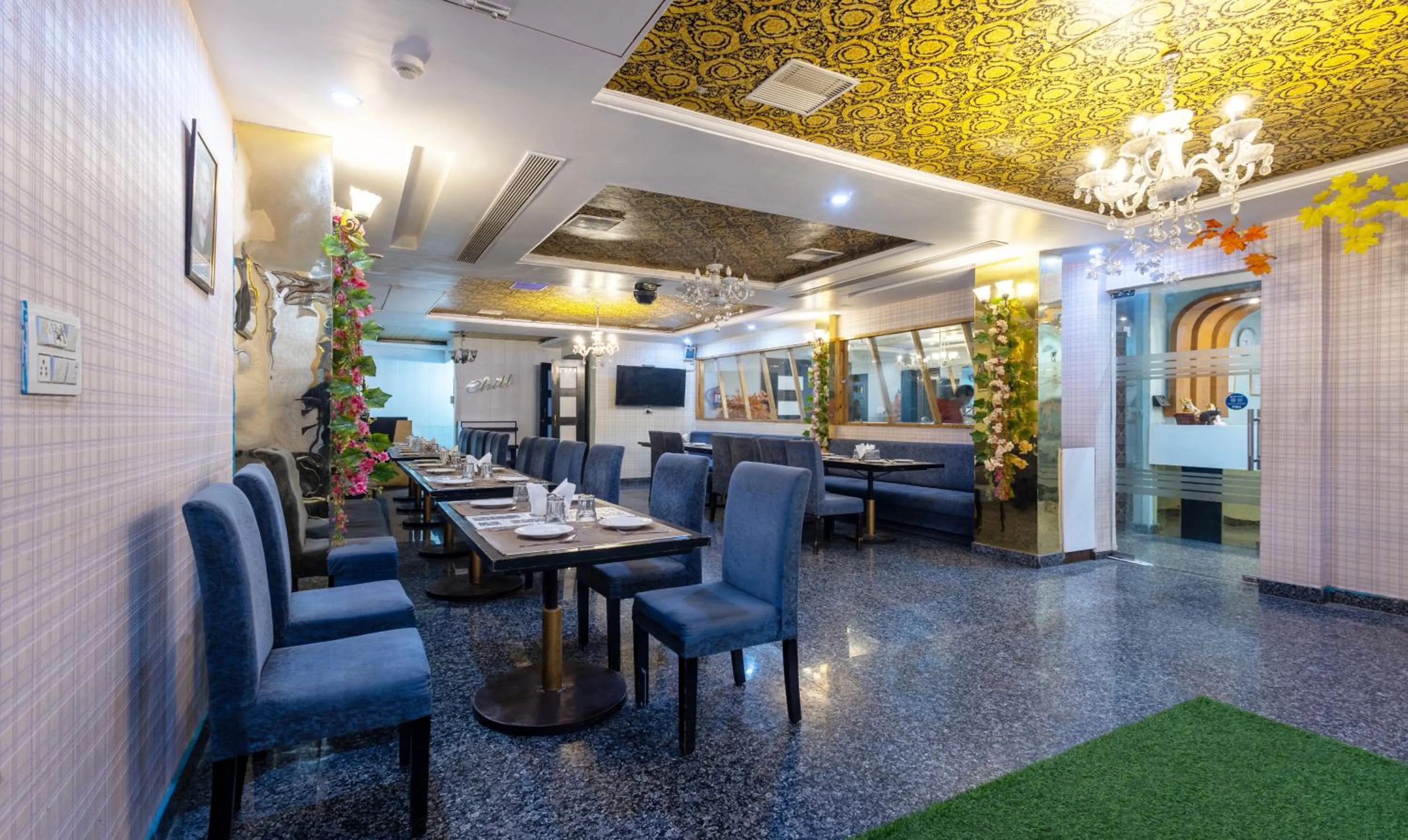 Restaurant/places to eat in Treebo Shakuntalam, Near Lucknow Airport