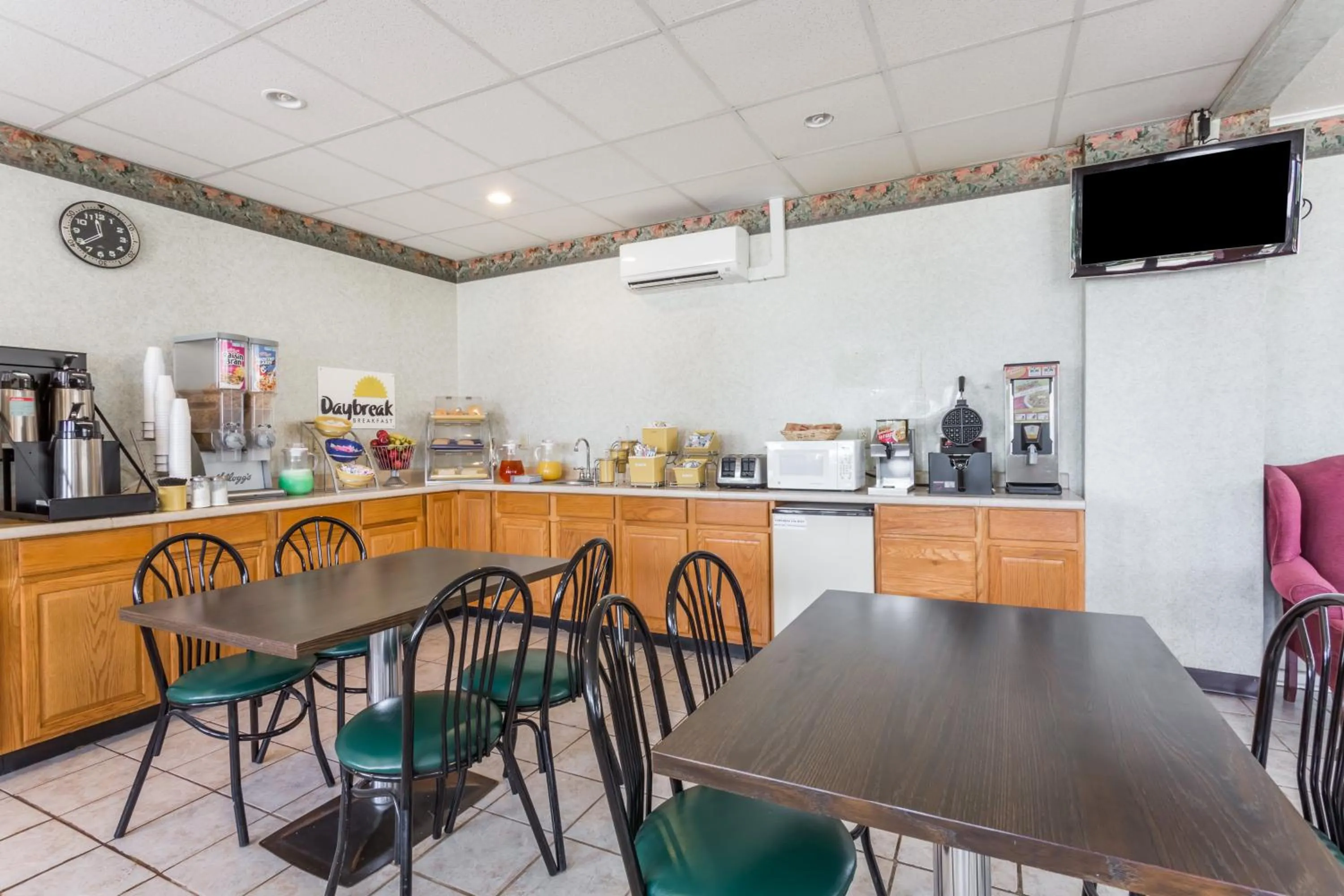 Restaurant/places to eat in Days Inn by Wyndham Bedford