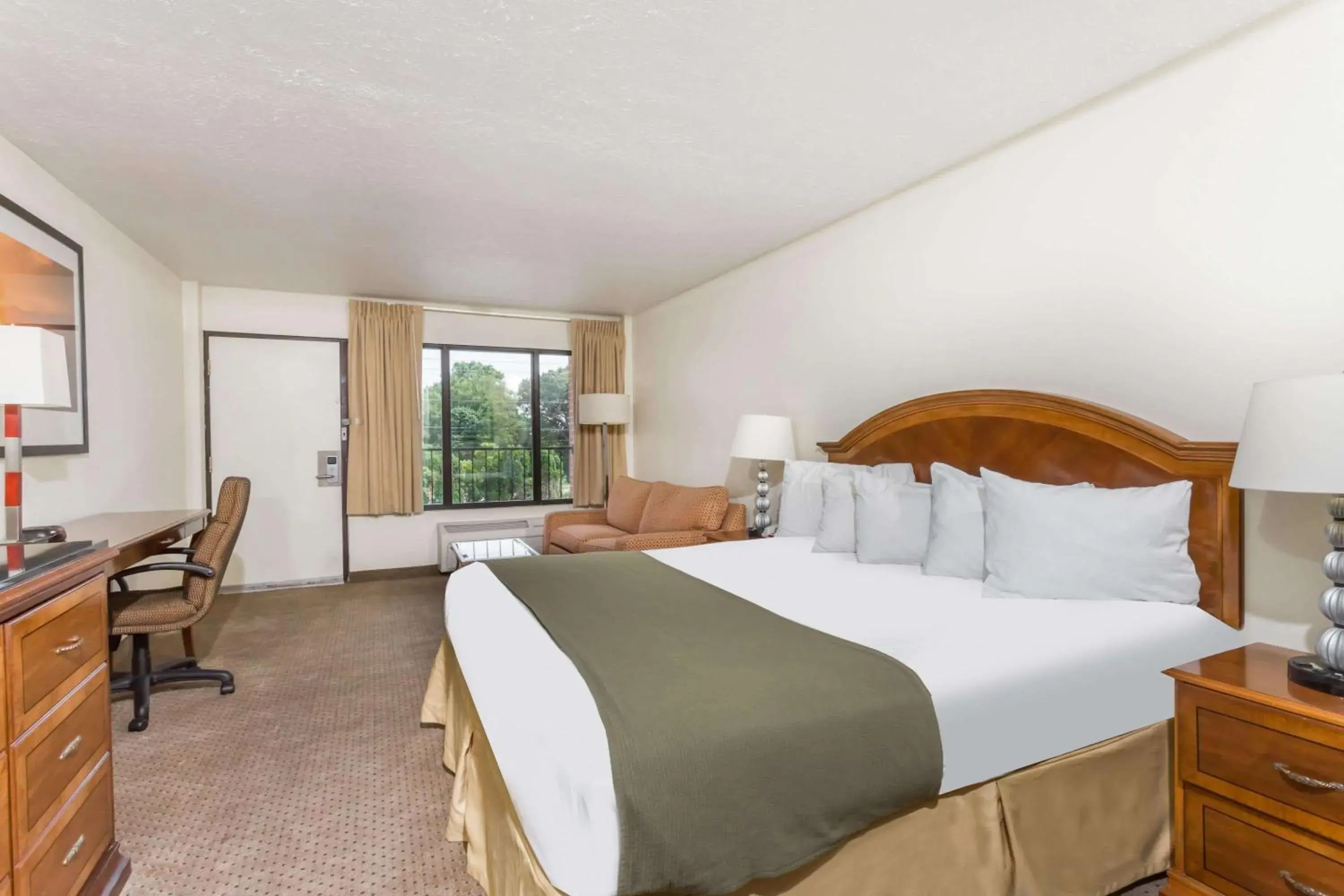 King Room - Non-Smoking in Days Inn by Wyndham Bedford King Room - Non-Smoking in Days Inn by Wyndham Bedford