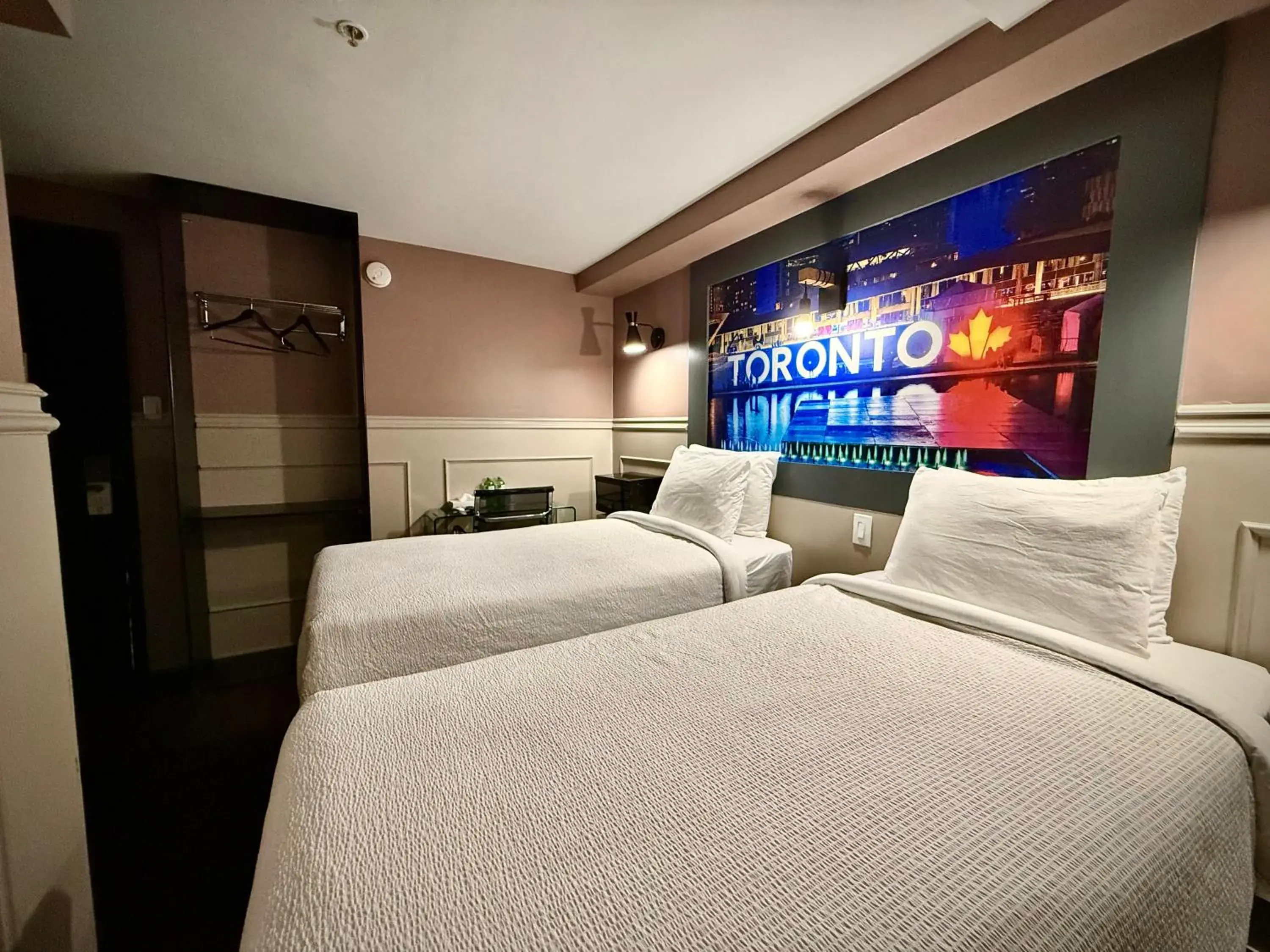 Bed in Royal Oak Inn Bed in Royal Oak Inn