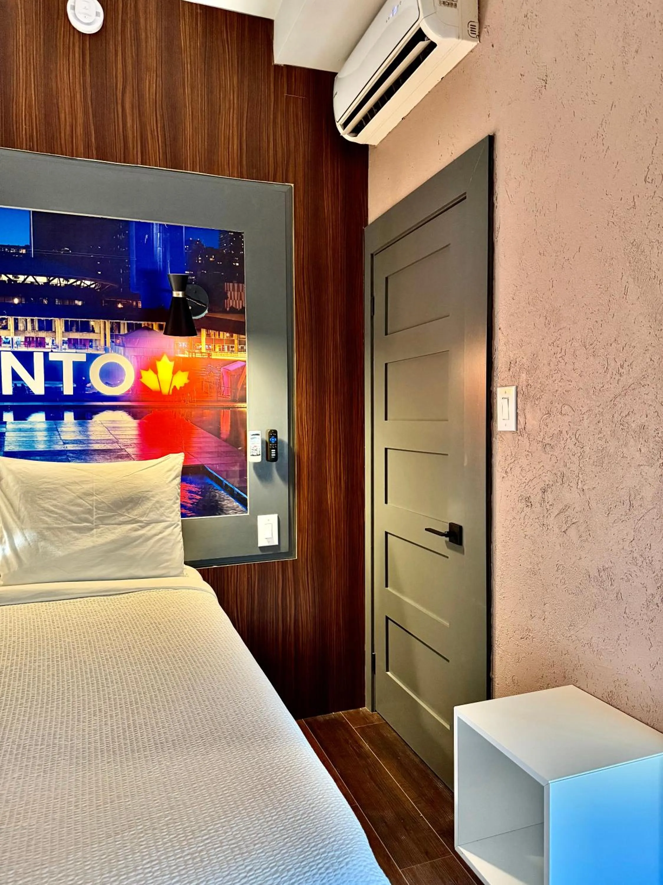 Bed in Royal Oak Inn