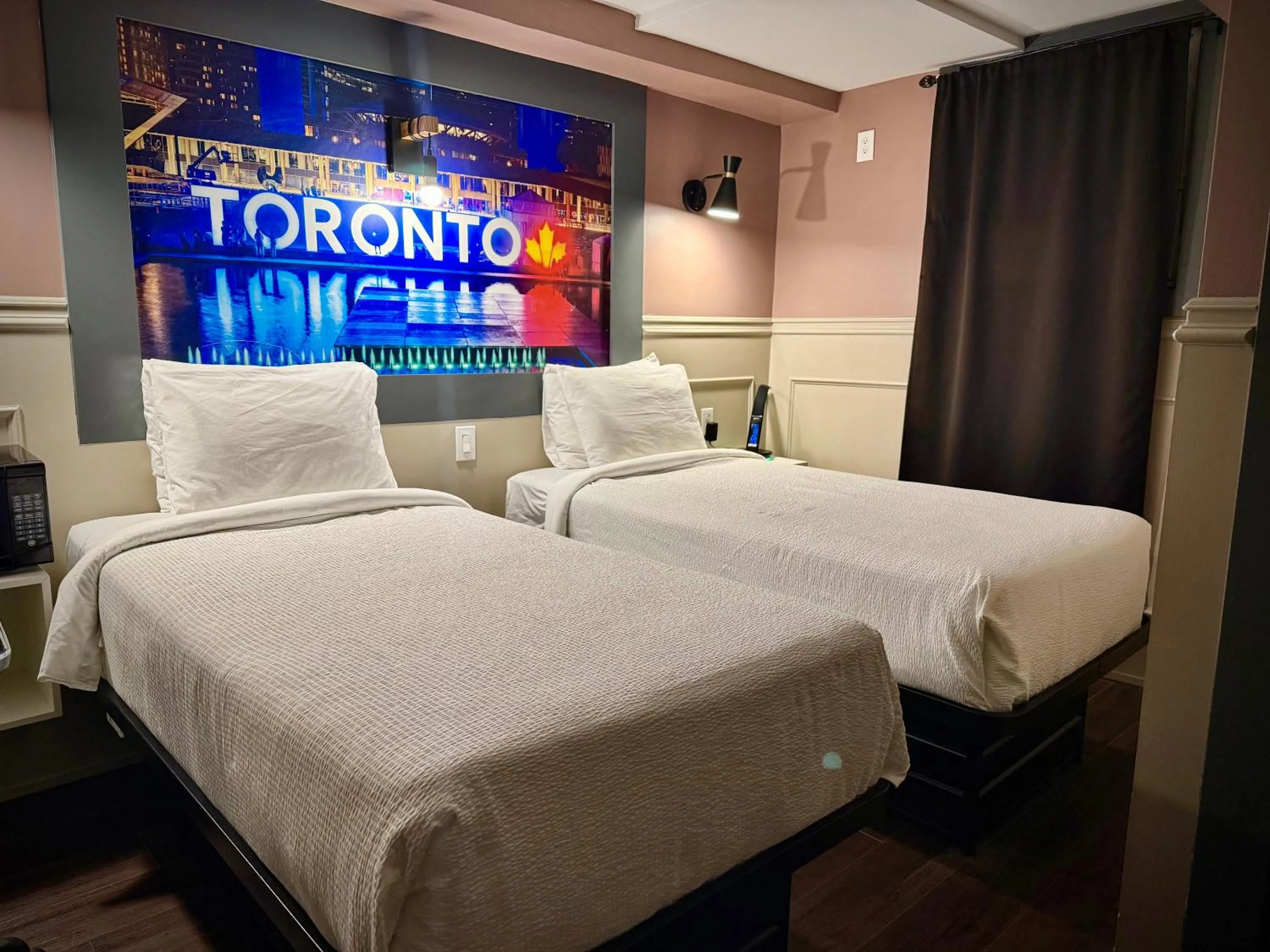 Bed in Royal Oak Inn