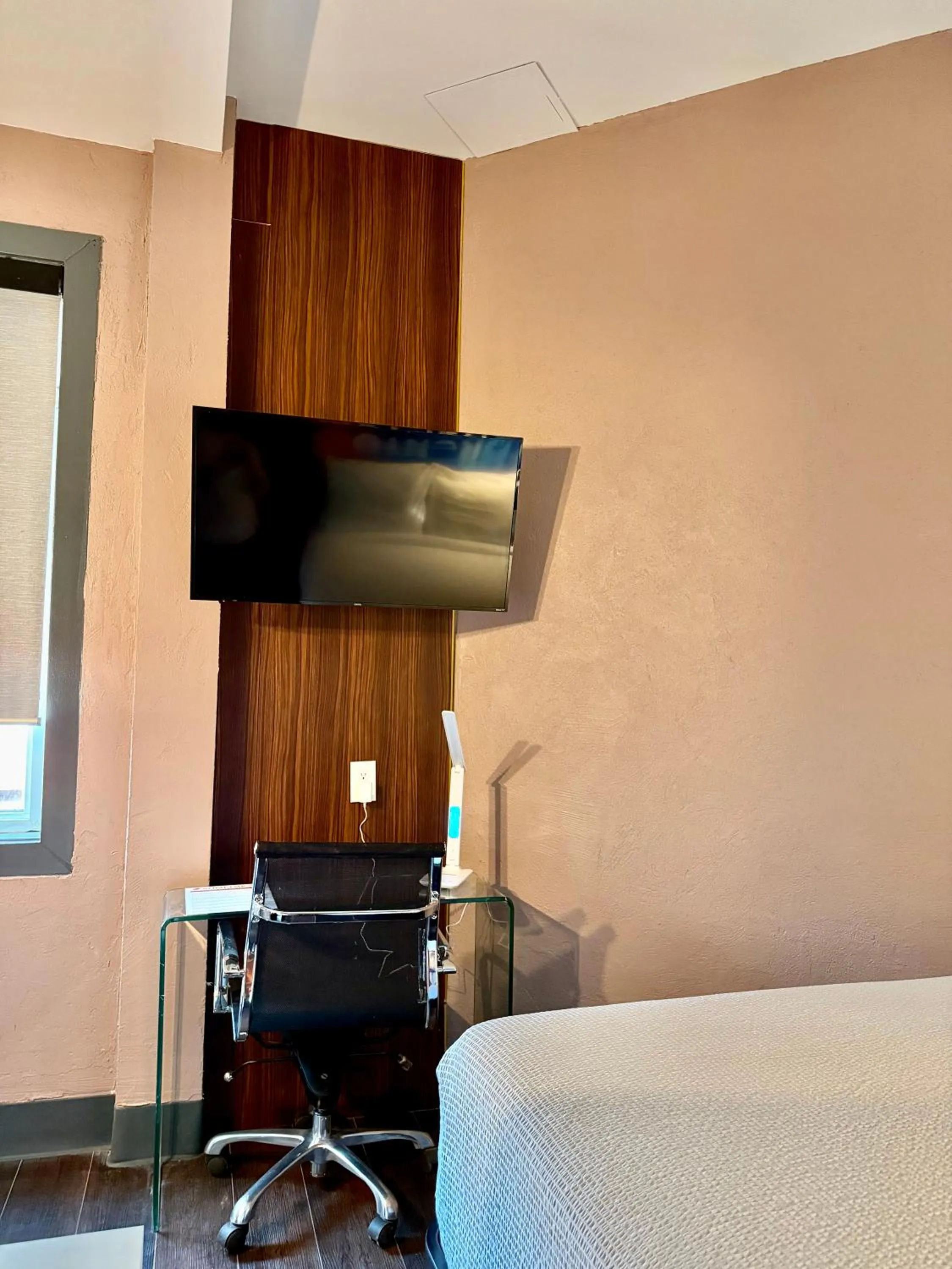 Bed in Royal Oak Inn