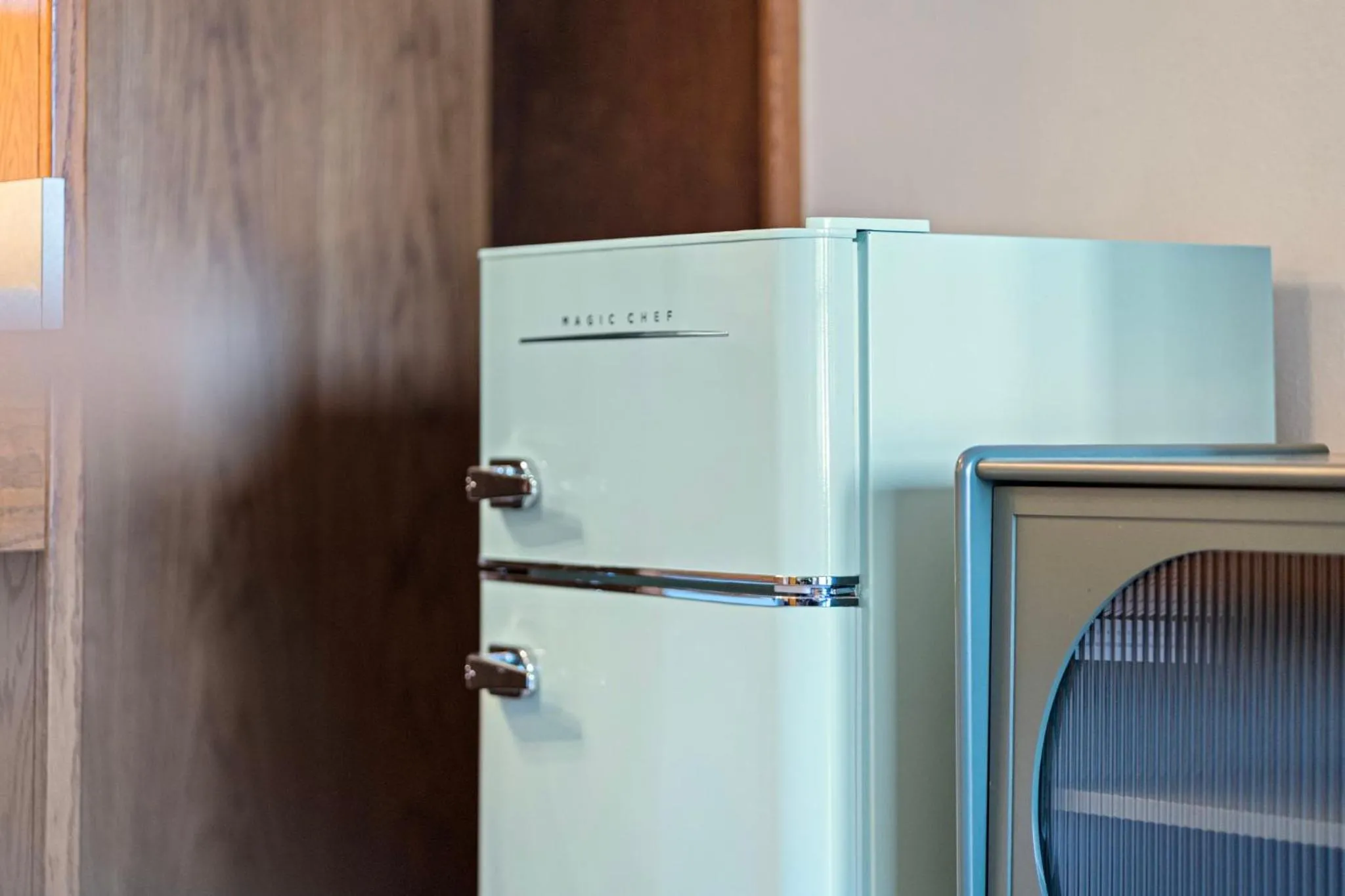 Kitchen or kitchenette in Crescent Beach Motel