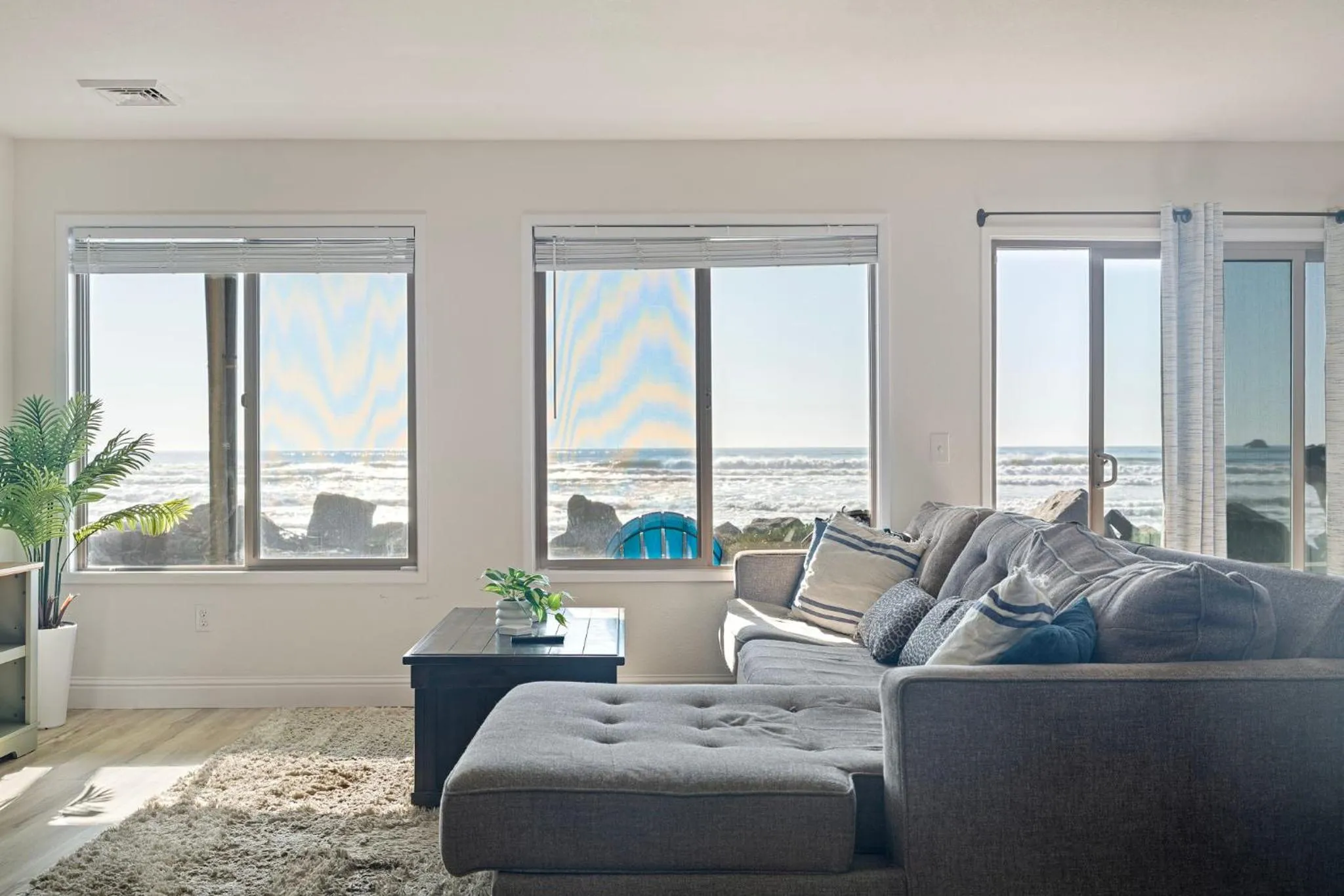 Living room in Crescent Beach Motel