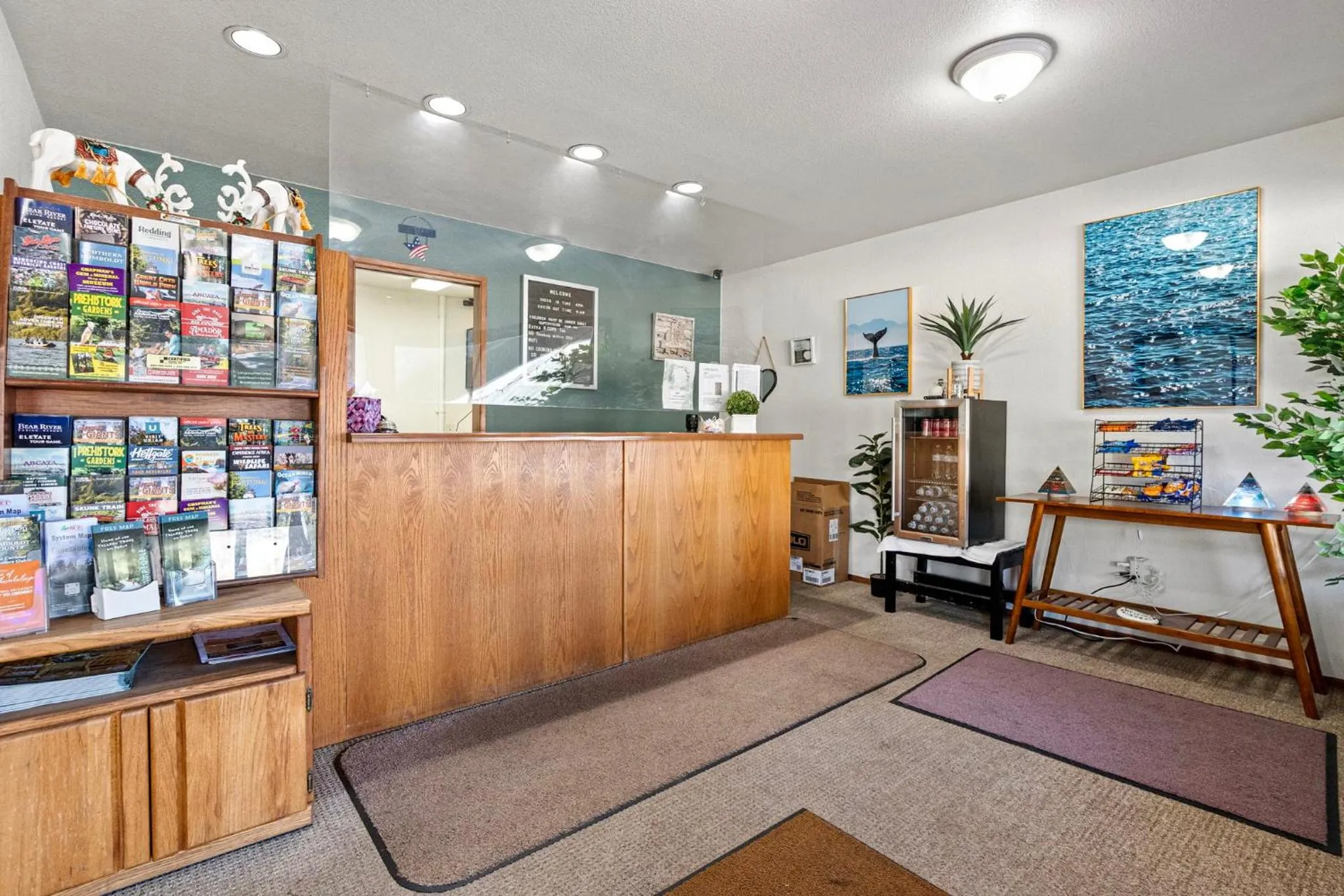Lobby or reception in Crescent Beach Motel