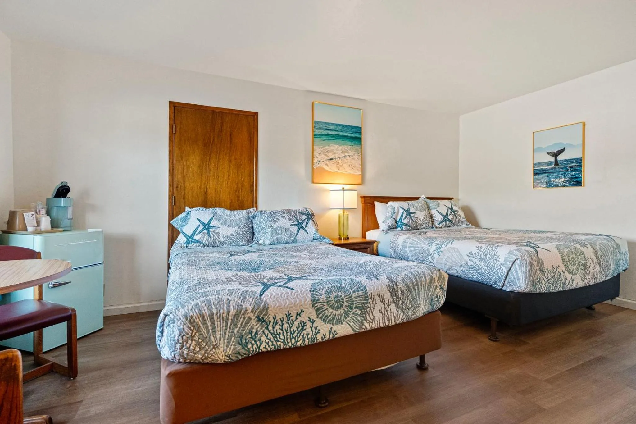 Bed in Crescent Beach Motel