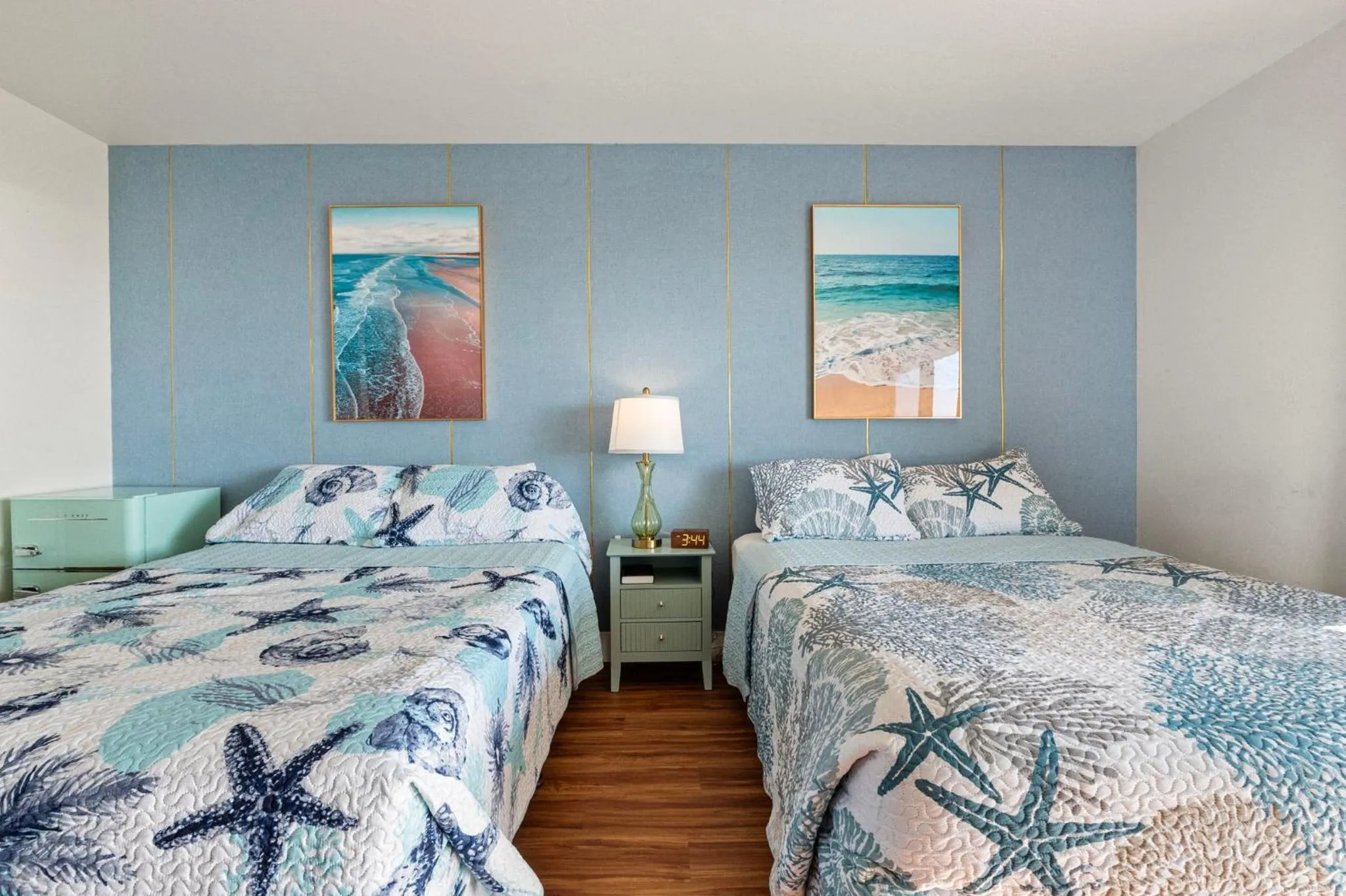 View (from property/room), Bed in Crescent Beach Motel