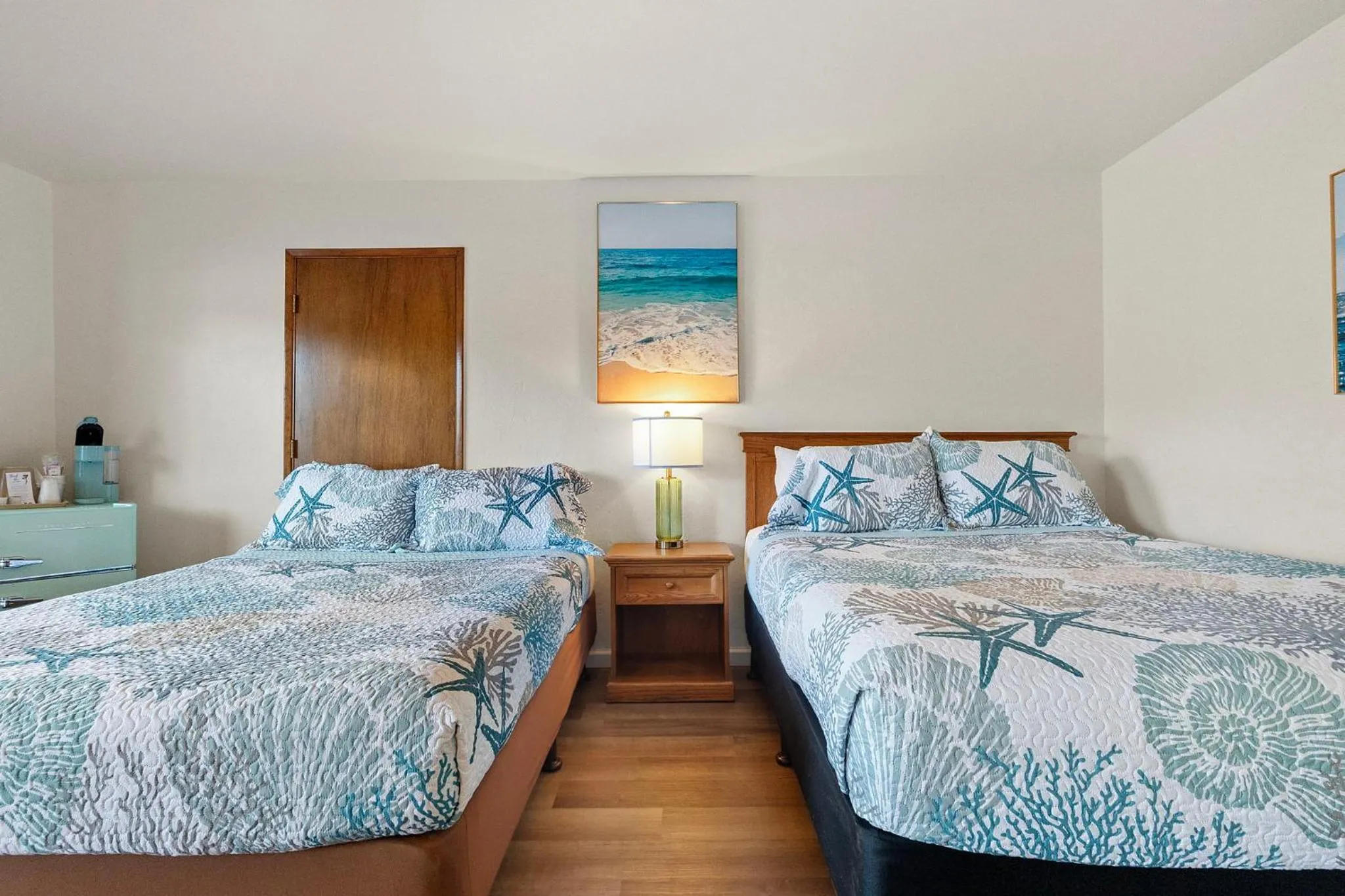 Bed in Crescent Beach Motel