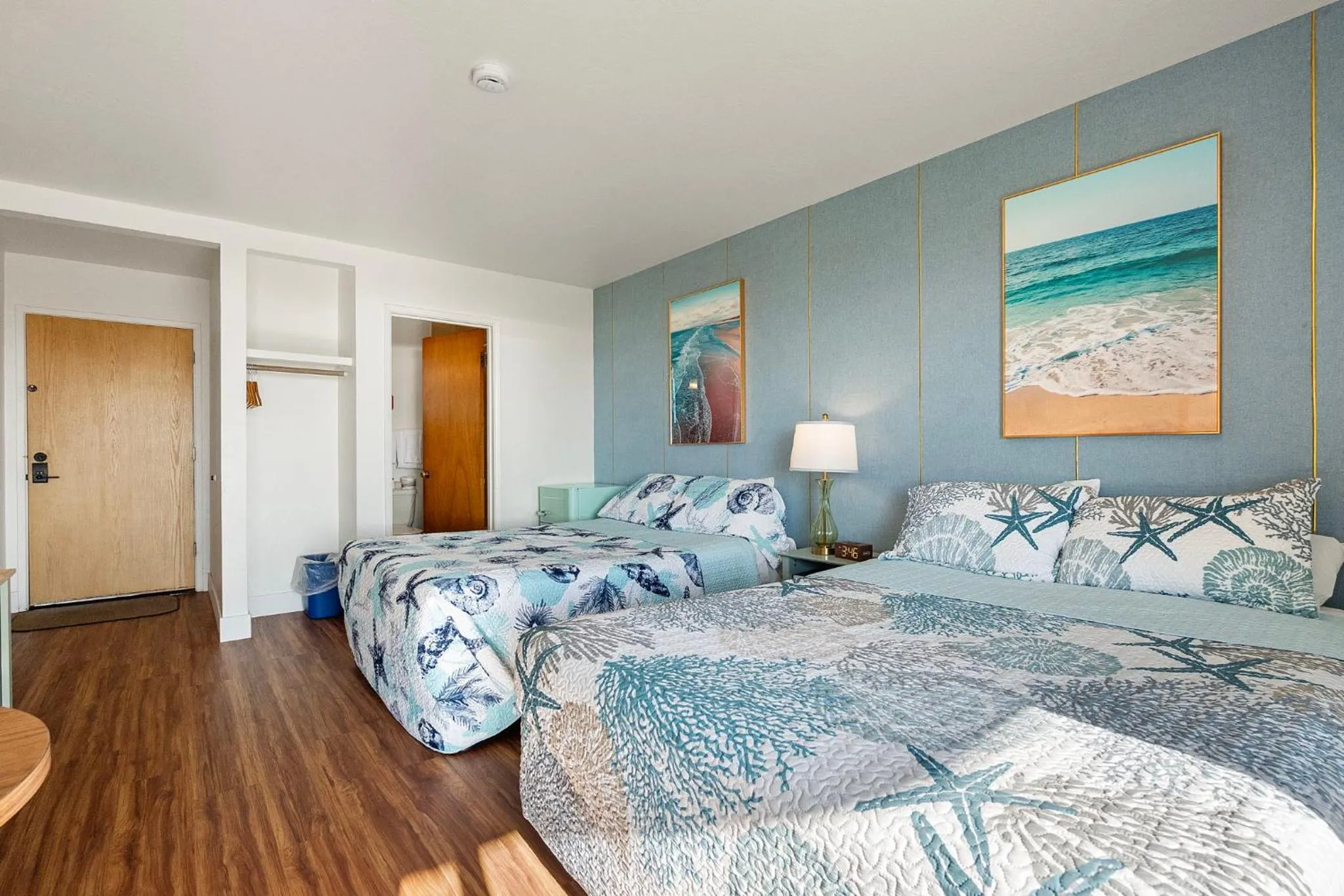 View (from property/room), Bed in Crescent Beach Motel