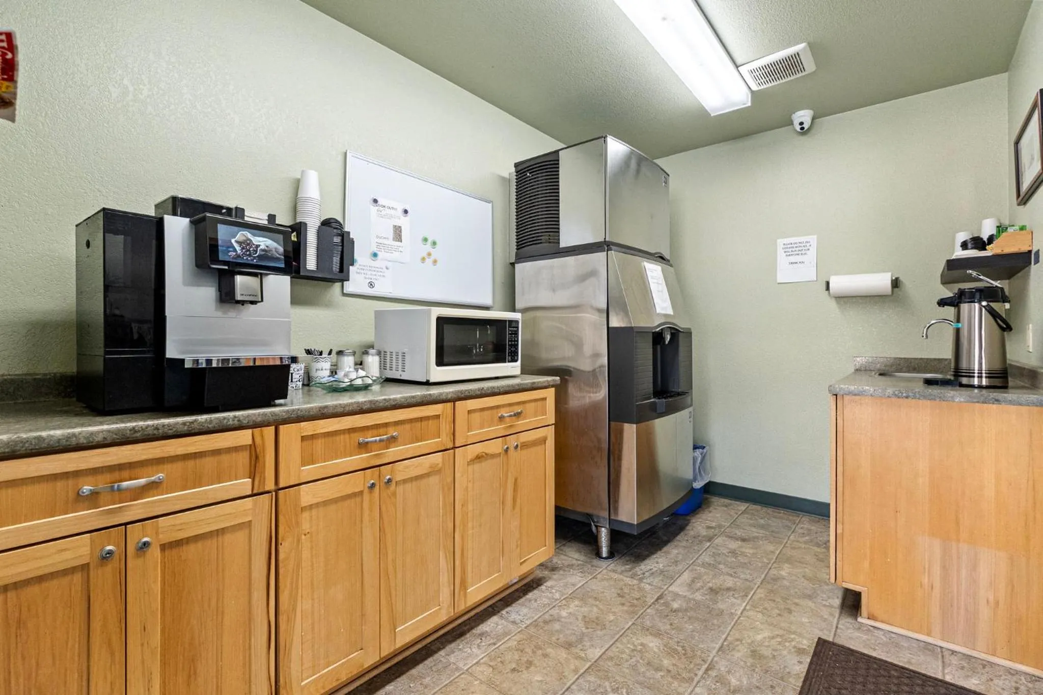 Coffee/tea facilities in Crescent Beach Motel