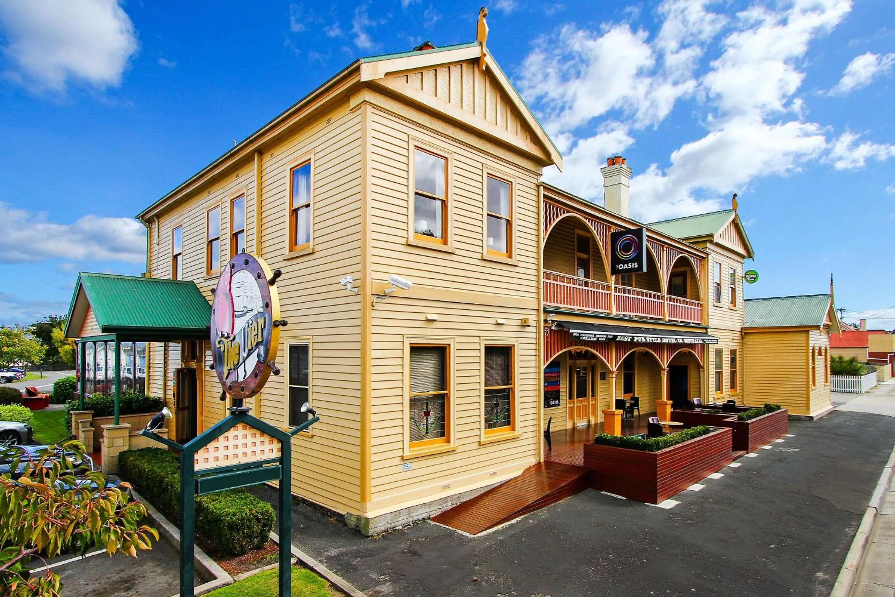 Property building in Comfort Inn The Pier