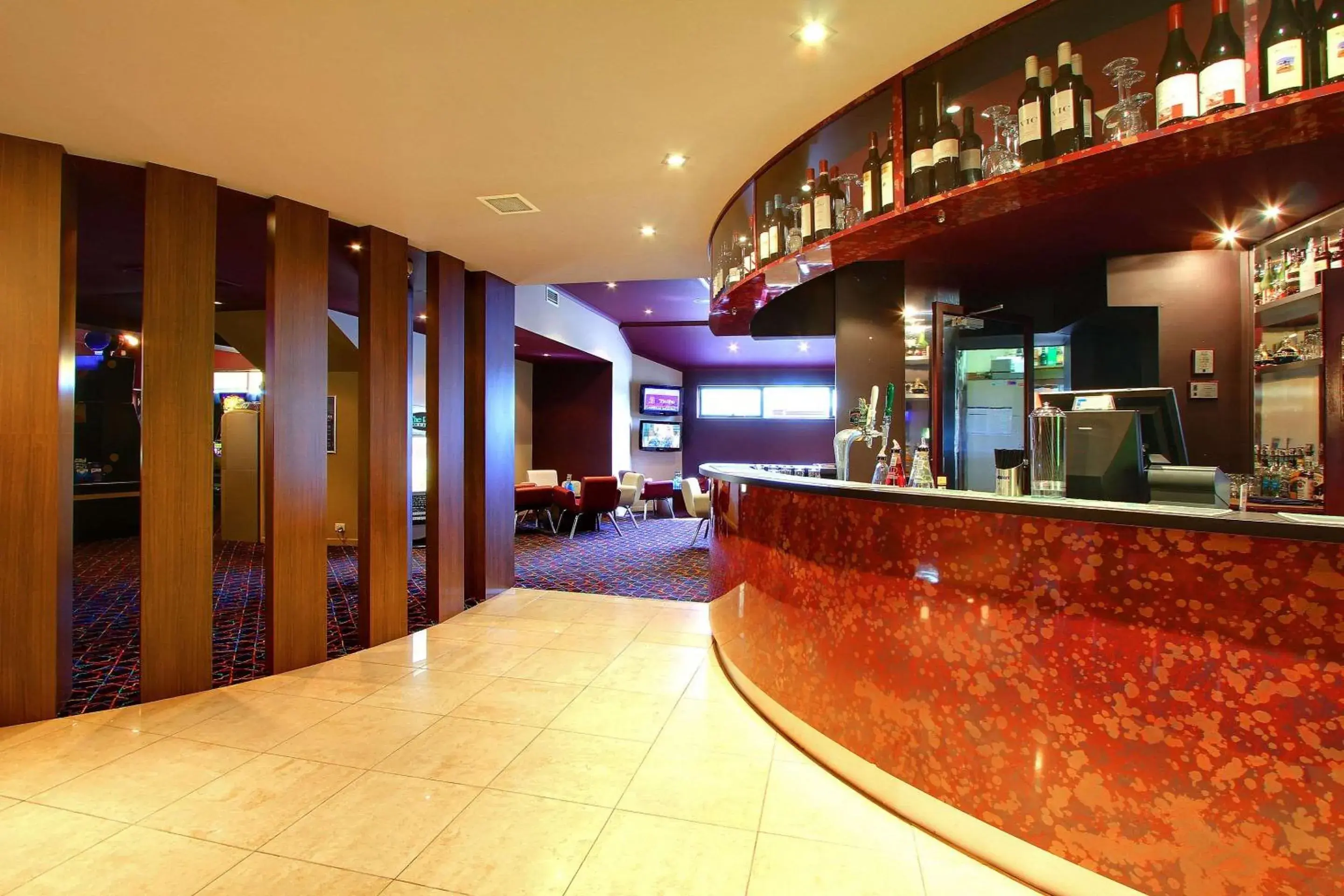 Lounge or bar in Comfort Inn The Pier Lounge or bar in Comfort Inn The Pier