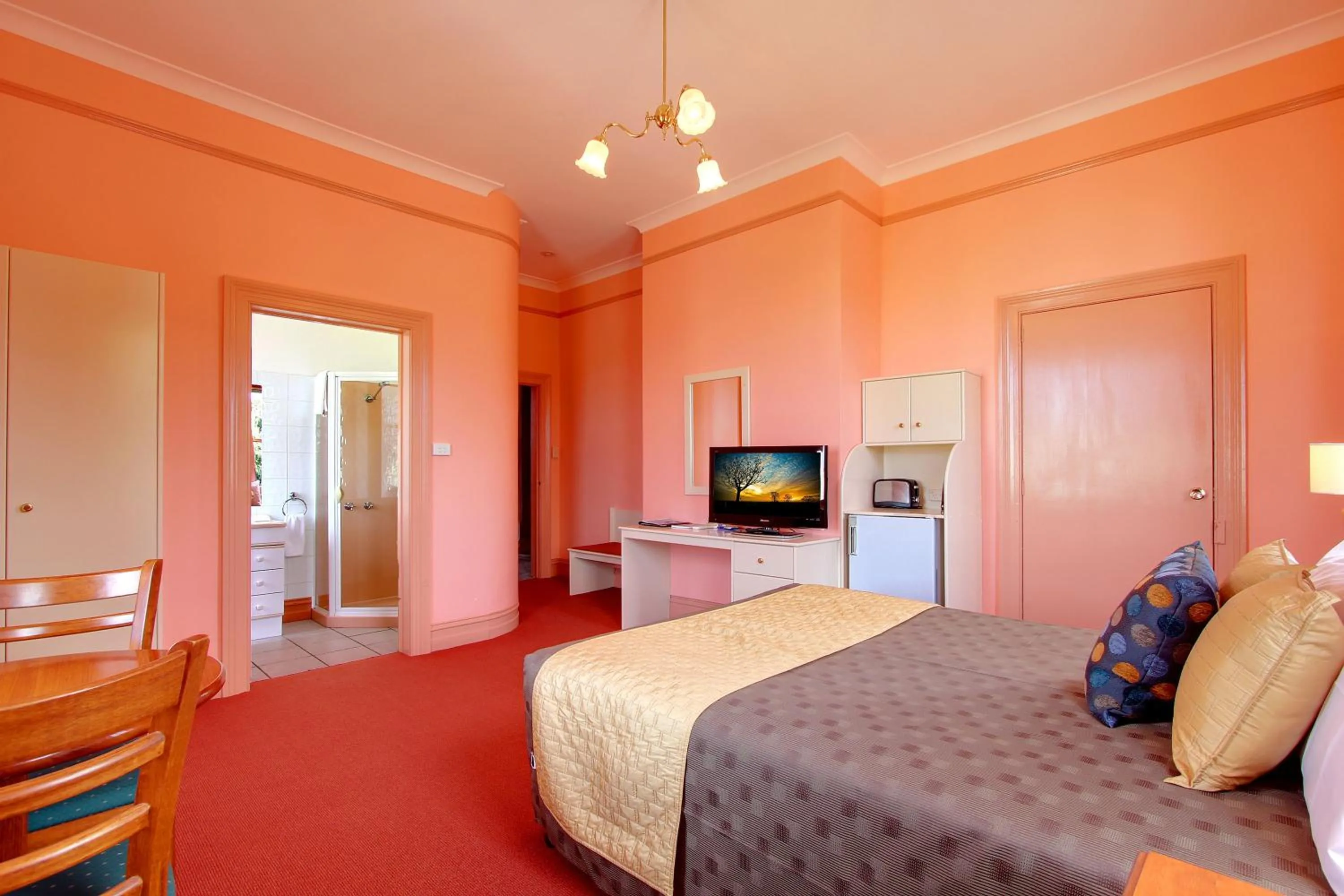 Bed in Comfort Inn The Pier