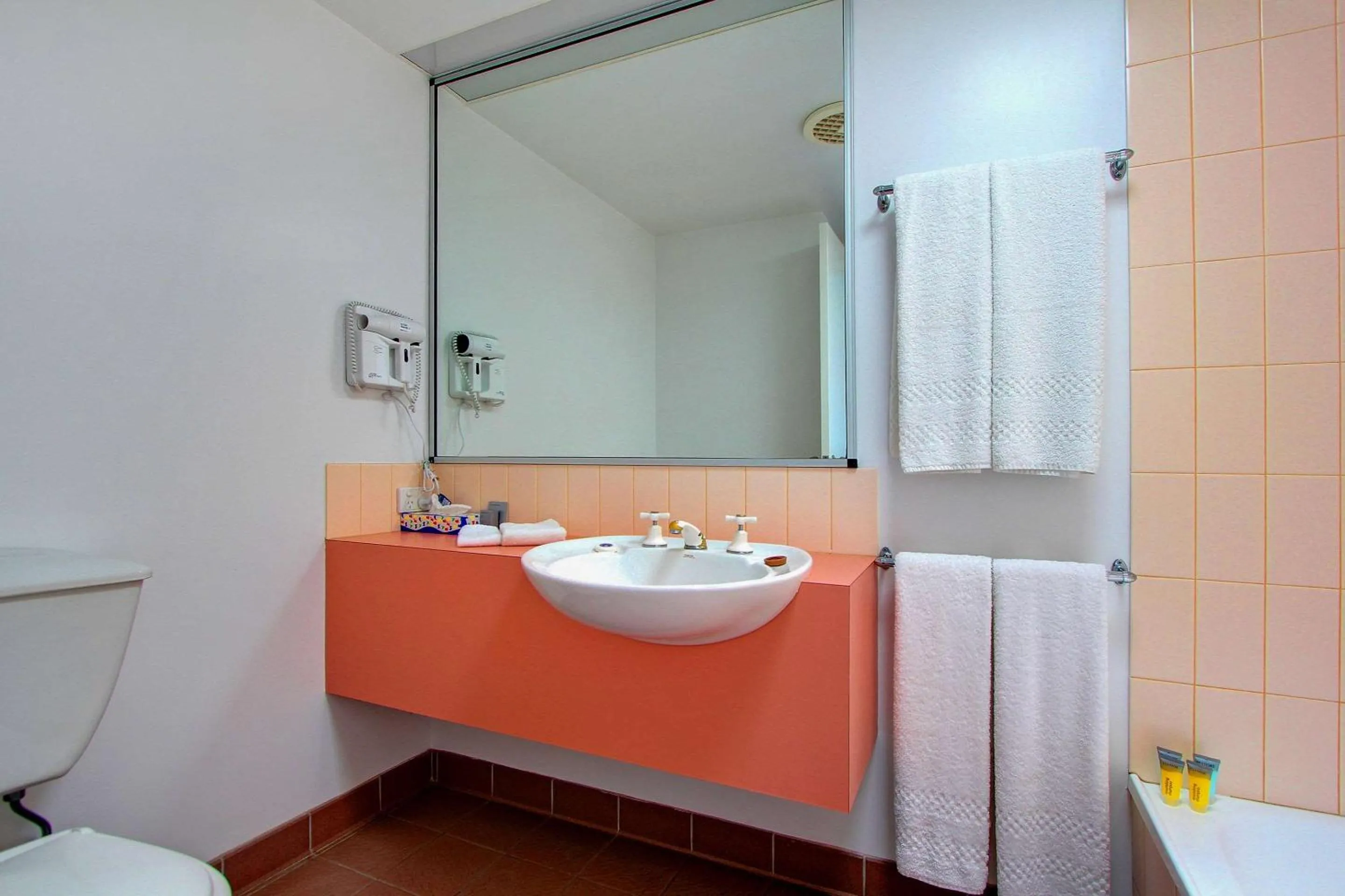 Bathroom in Comfort Inn The Pier