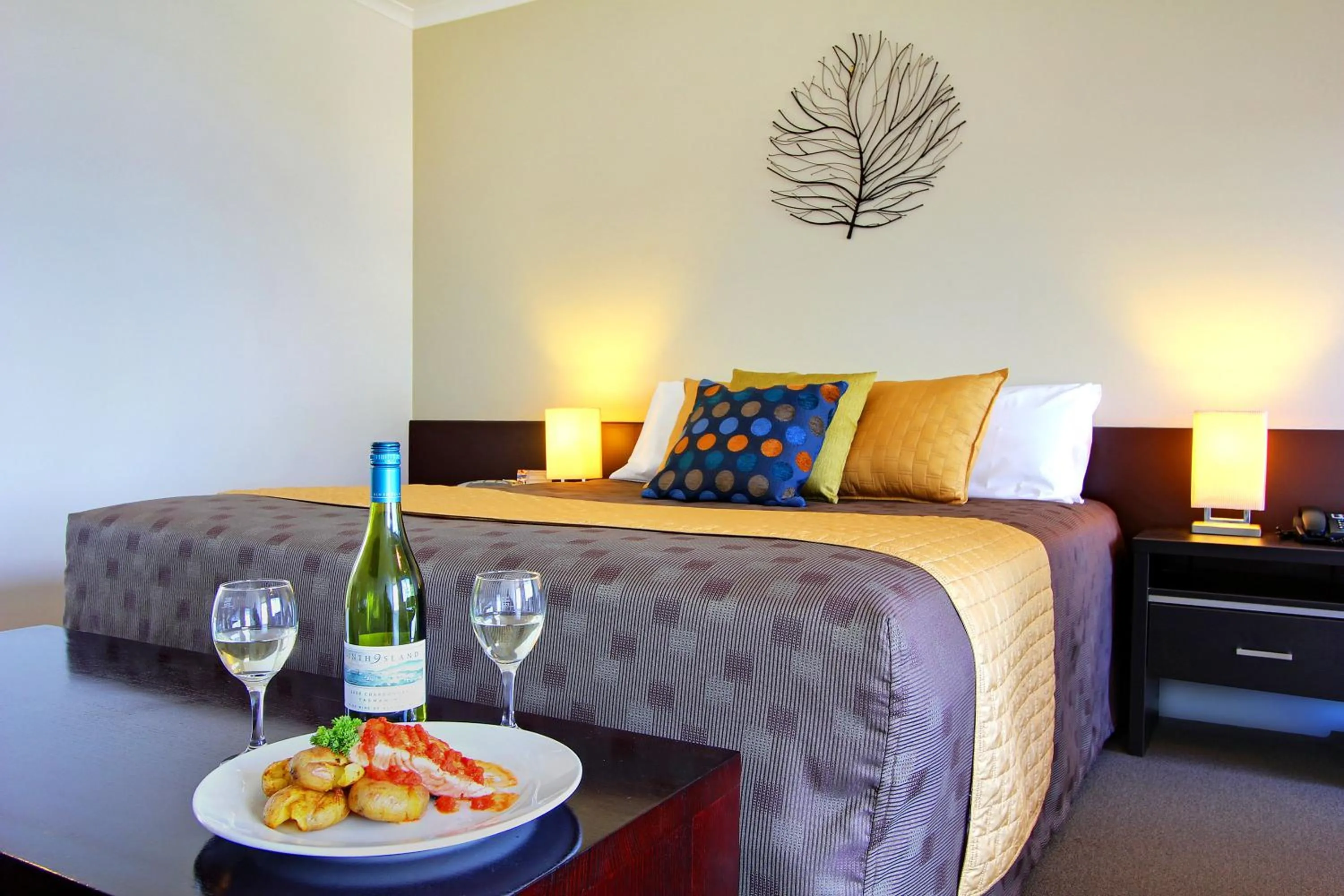 Bed in Comfort Inn The Pier