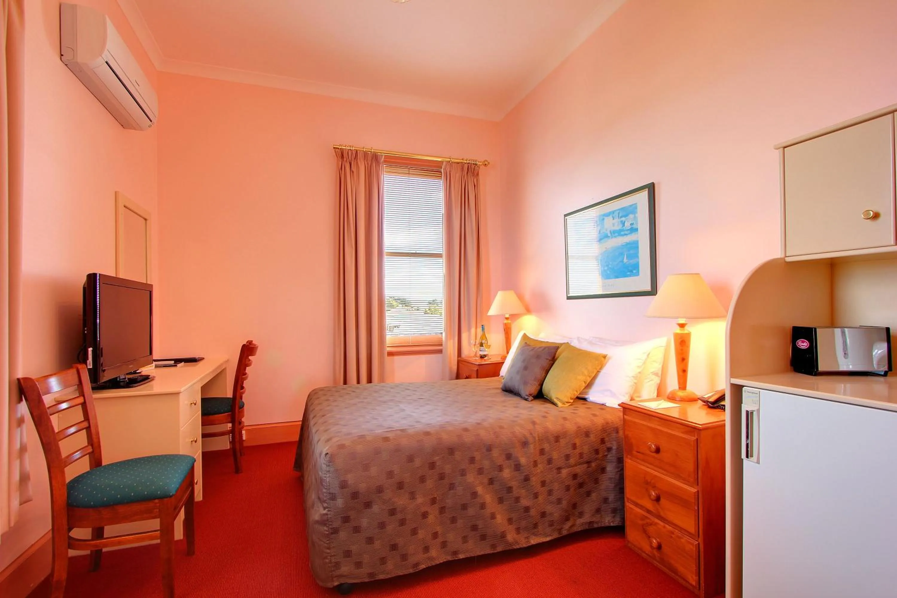 Bed in Comfort Inn The Pier