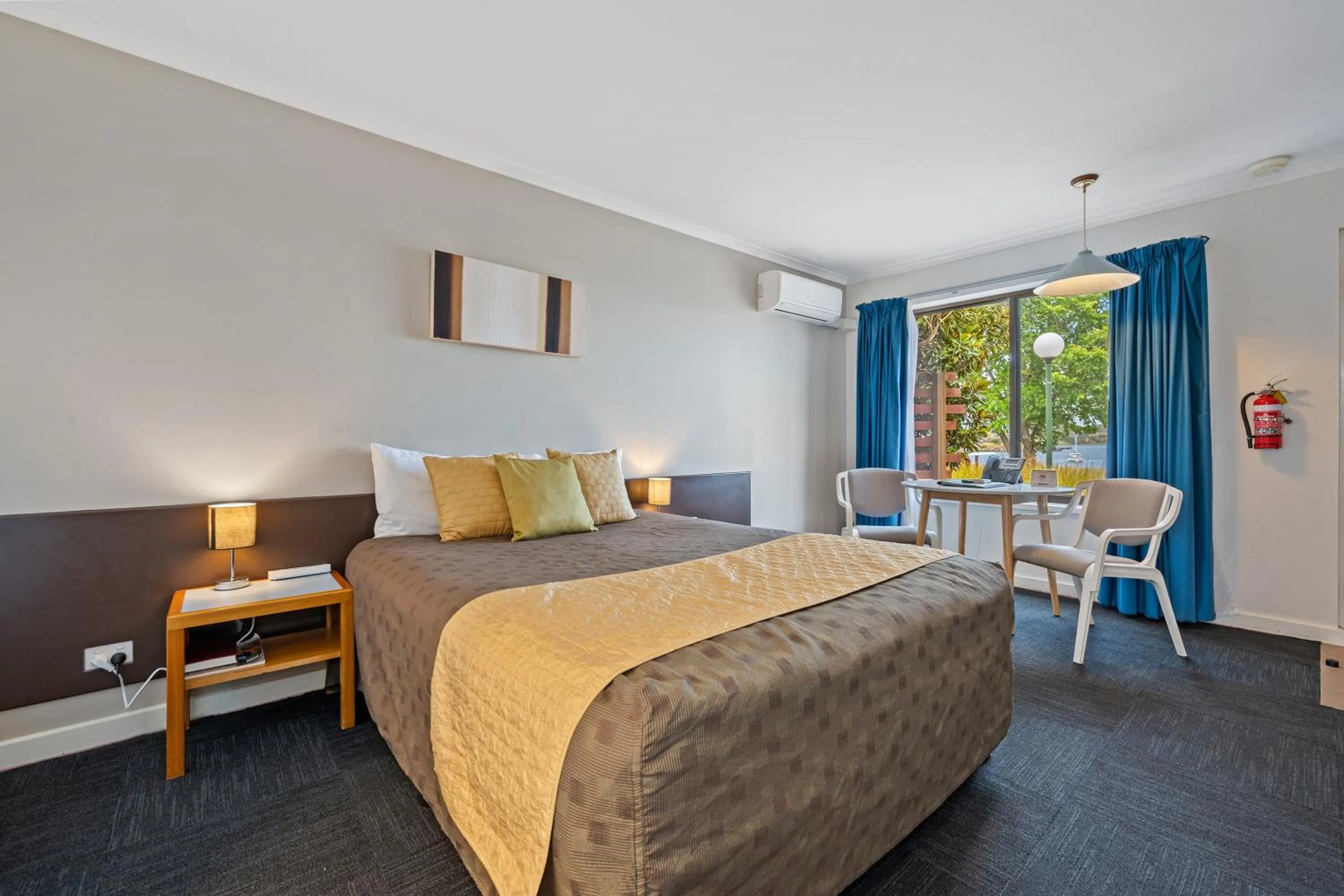 Bed in Comfort Inn The Pier