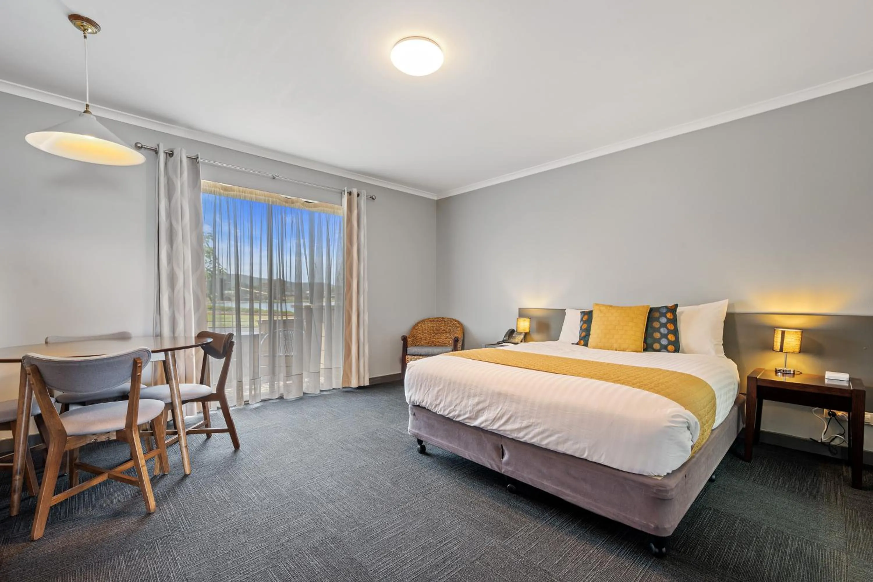 Bed in Comfort Inn The Pier