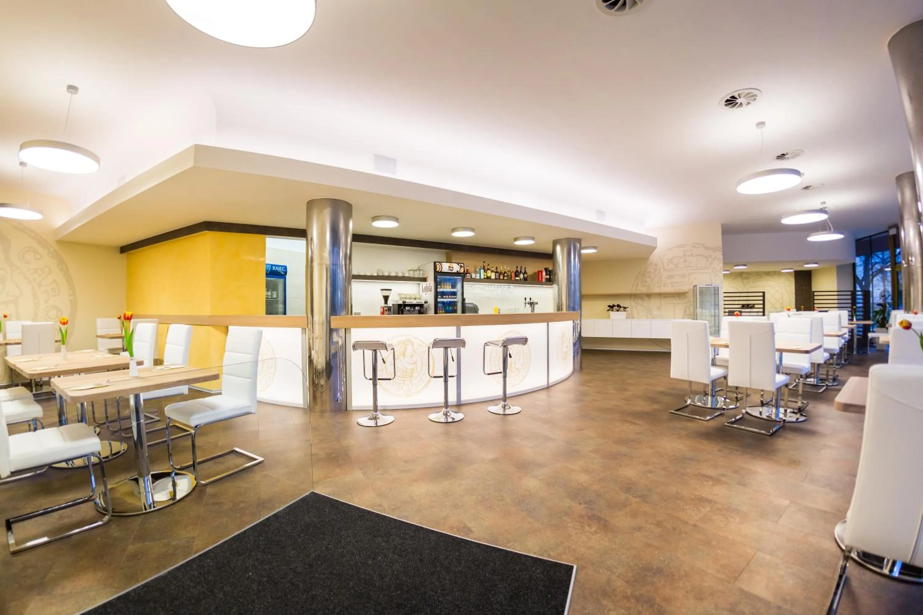 Restaurant/places to eat in Hotel Koruna