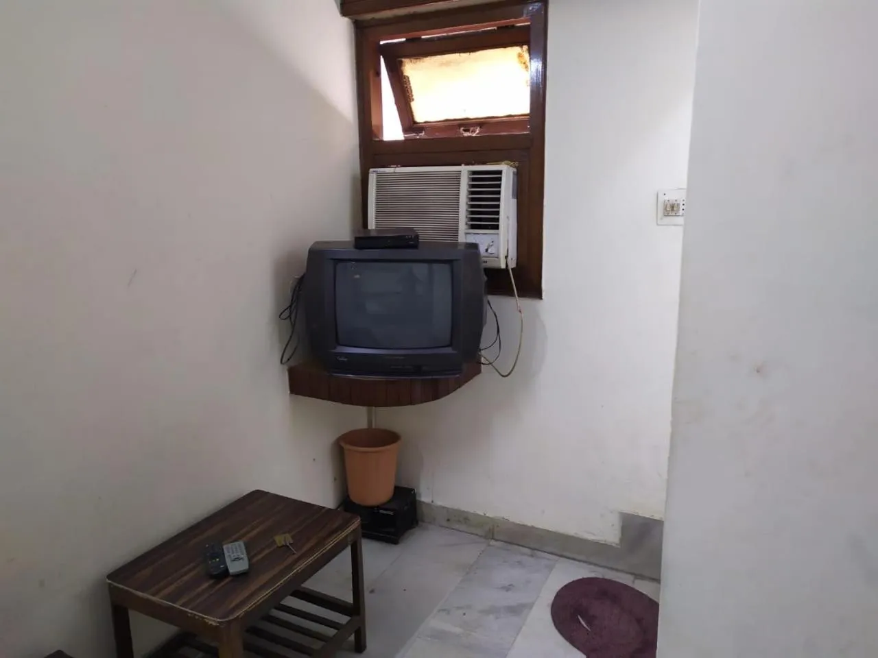 TV/Entertainment Center in Yes Please Guest House