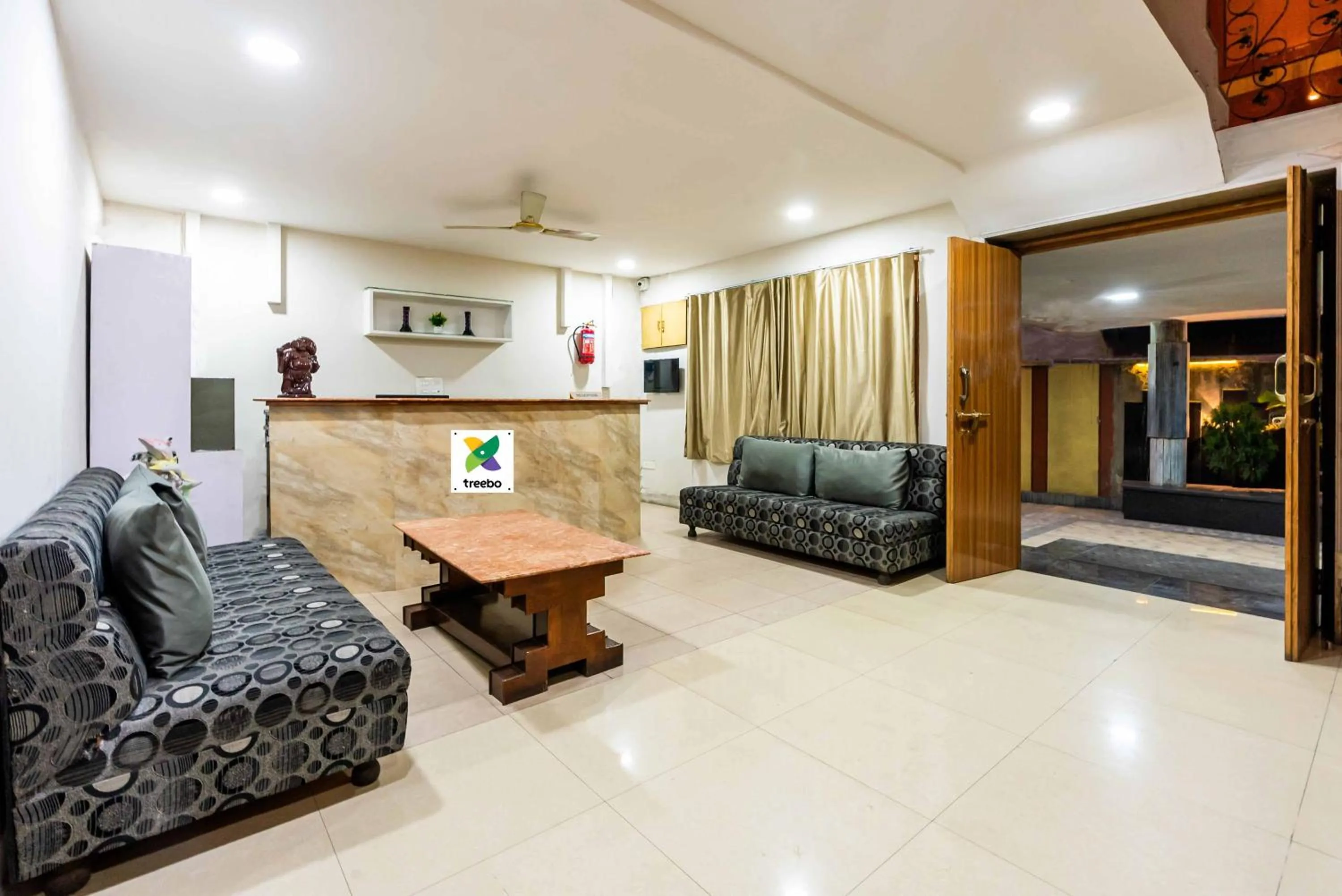 Lobby or reception in Treebo Edge Raipur Railway Station