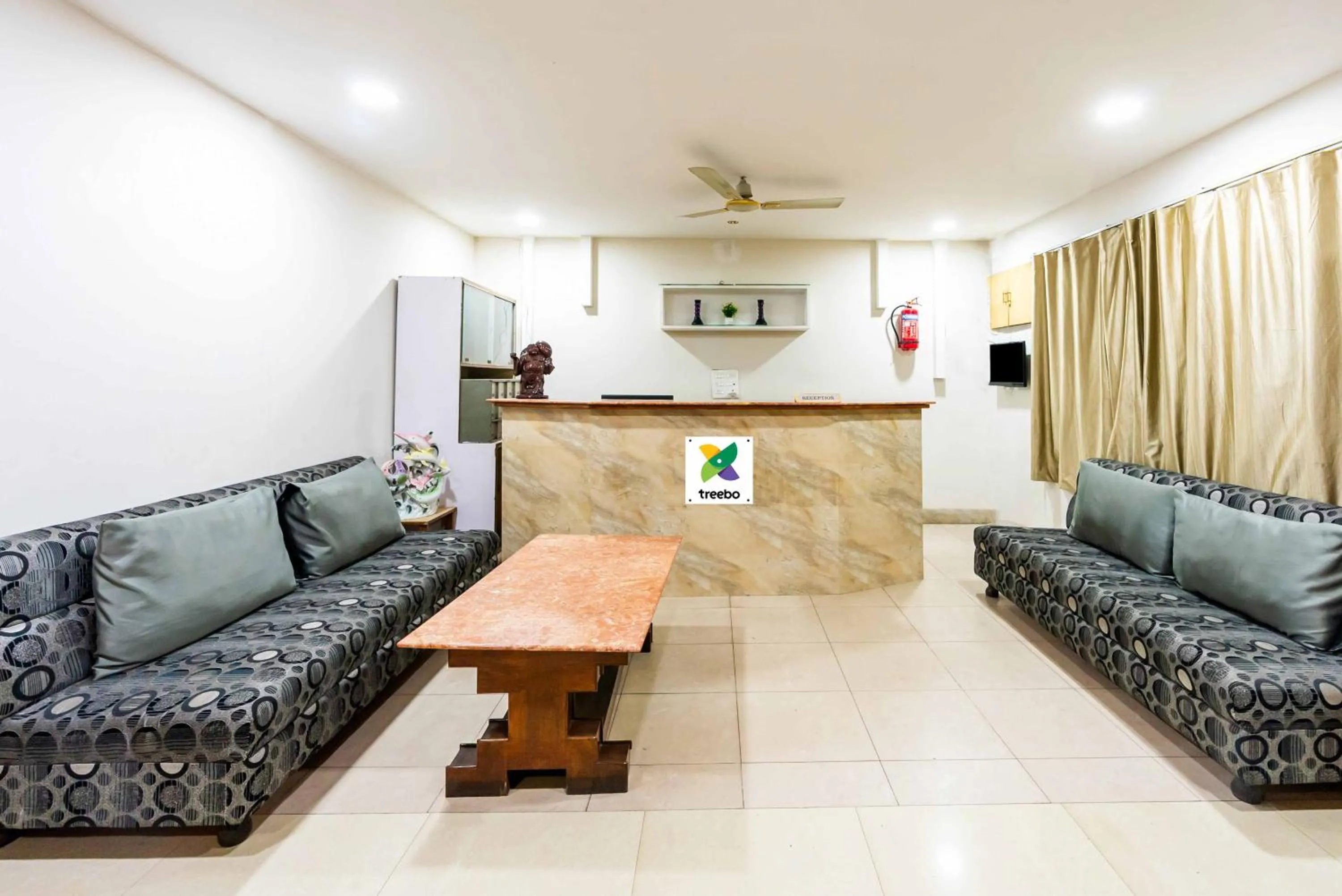 Lobby or reception in Treebo Edge Raipur Railway Station