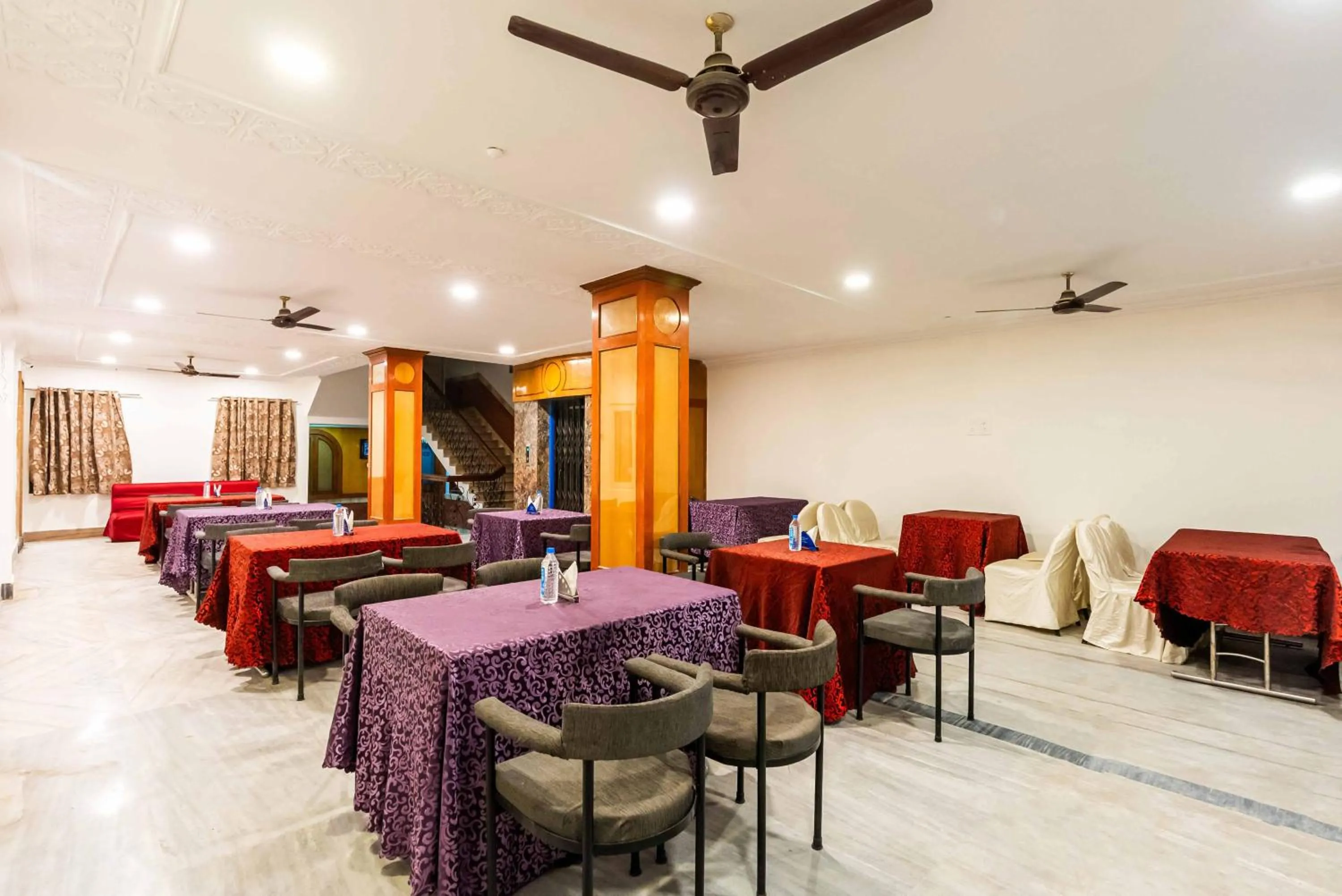 Restaurant/places to eat in Treebo Edge Raipur Railway Station