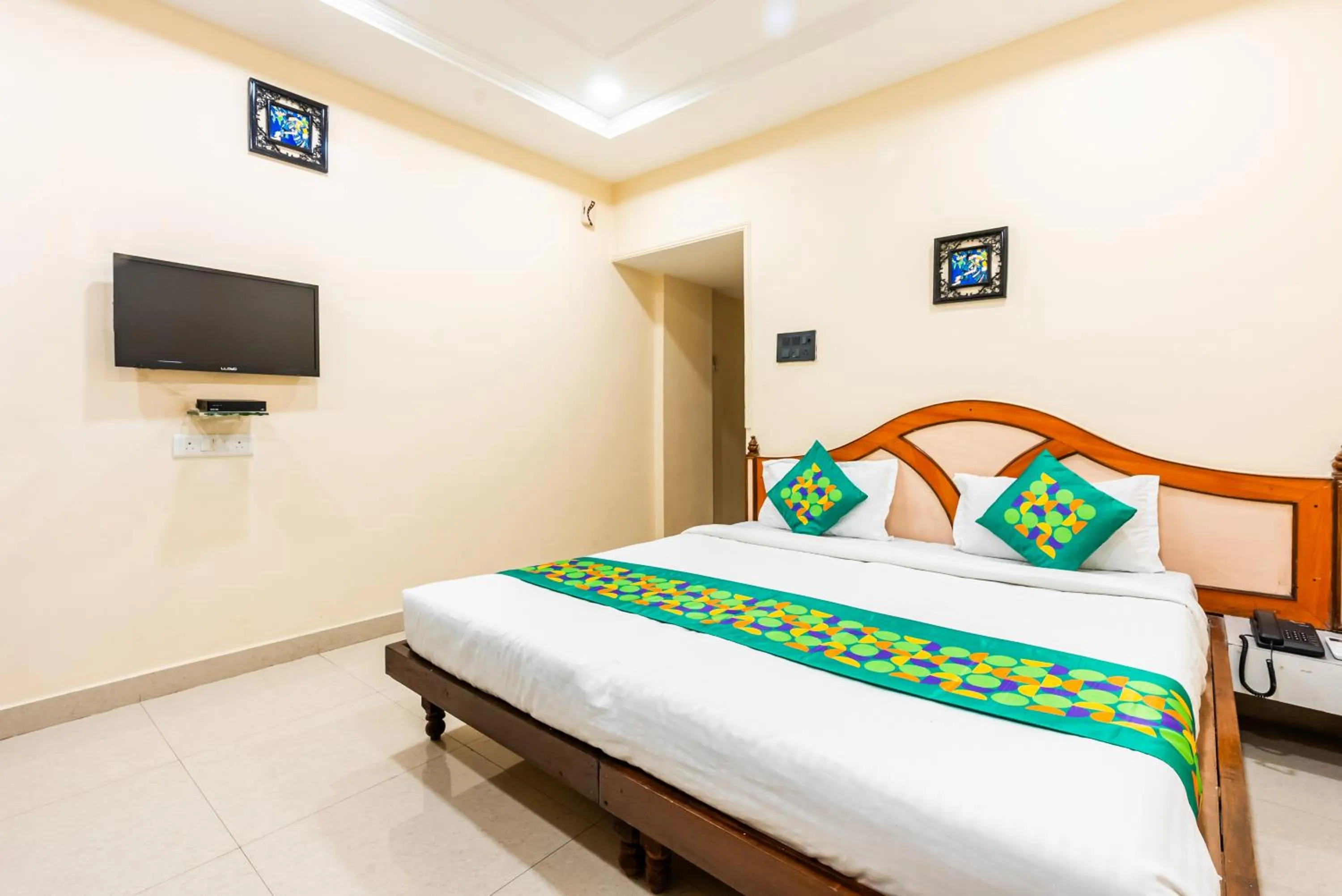 Bedroom in Treebo Edge Raipur Railway Station