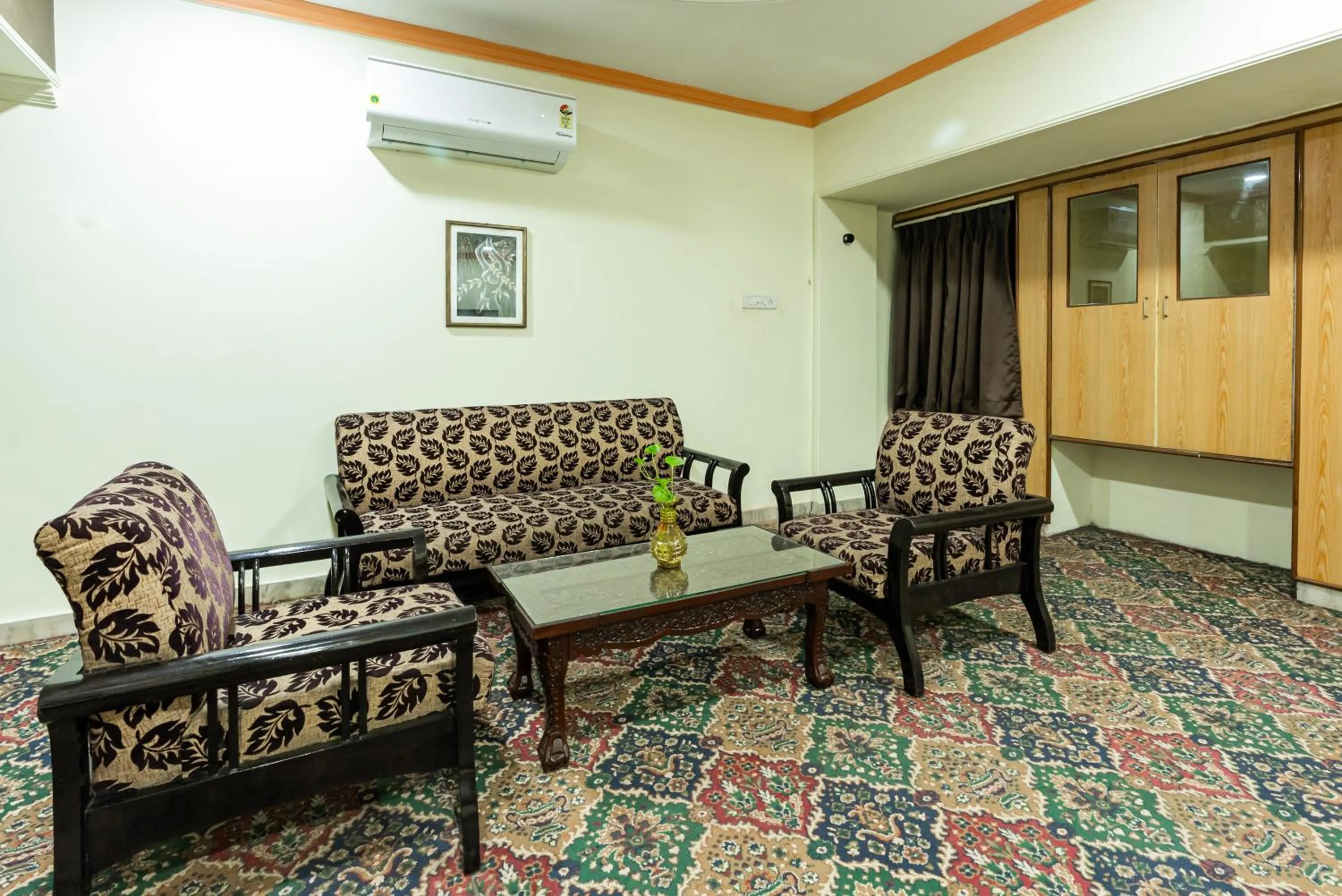 Seating area in Treebo Edge Raipur Railway Station