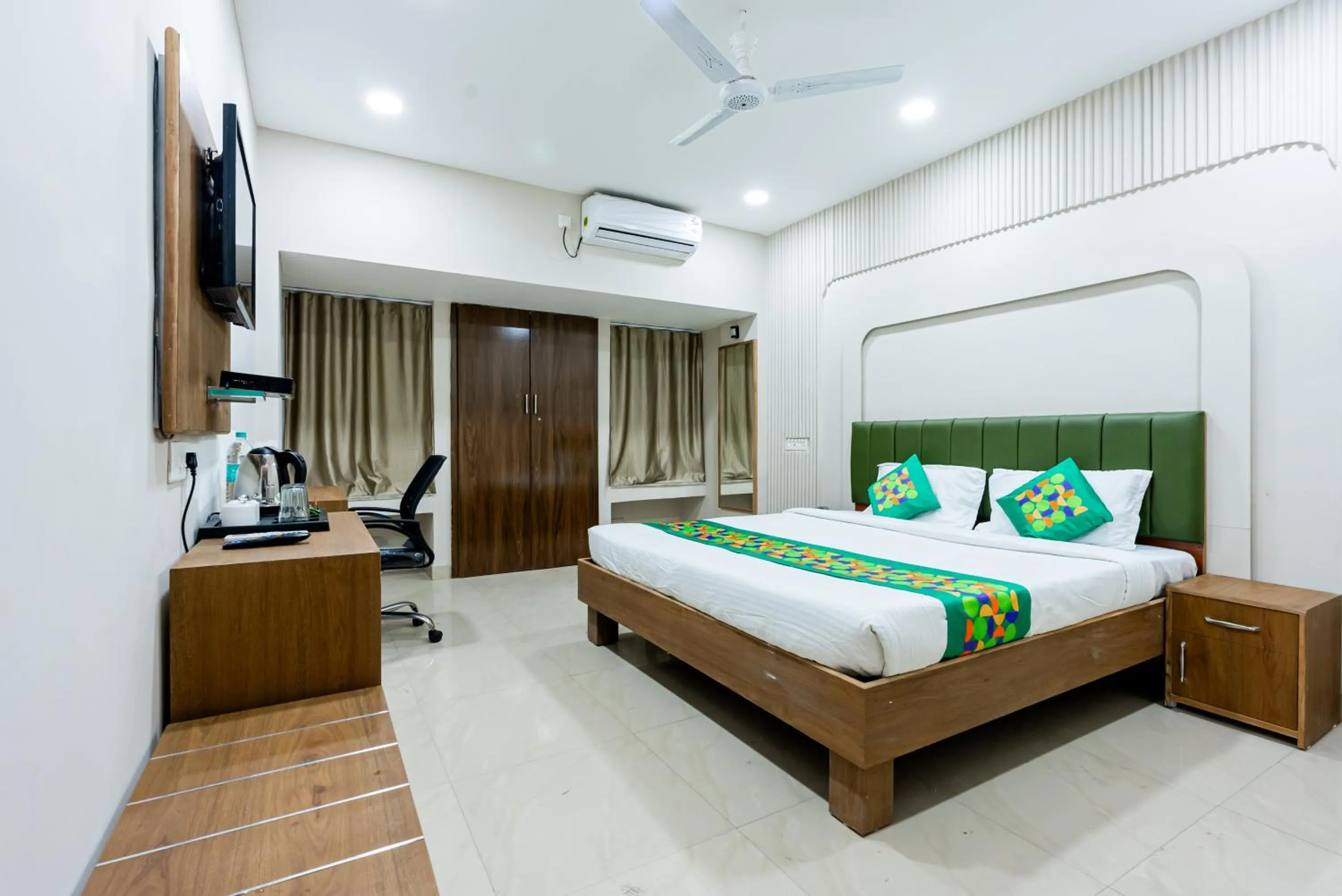 Bedroom in Treebo Edge Raipur Railway Station